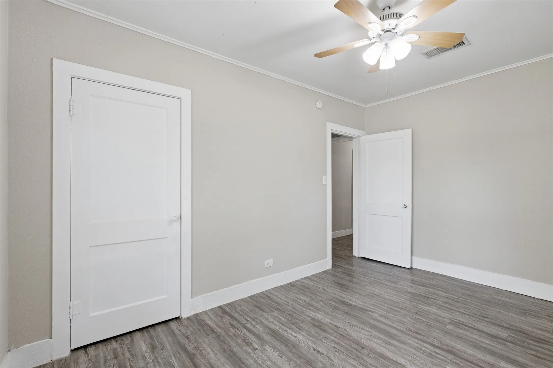 Single Family Residence For Sale in Grayson County , 630 E Acheson Street, Denison, Texas 75021, 3 Bedroom, 1 Bathroom, 1 Garage spaces, 1,086 Sqft, built in 1935, mls#21302183, Real Estate Agent in Denison, Homes For Sale in Grayson county, Homes For Sale in Denison, Realtor in Denison Texas, Real Estate Brokerage Independent Realty Texas, Luminita Cordes Realtor