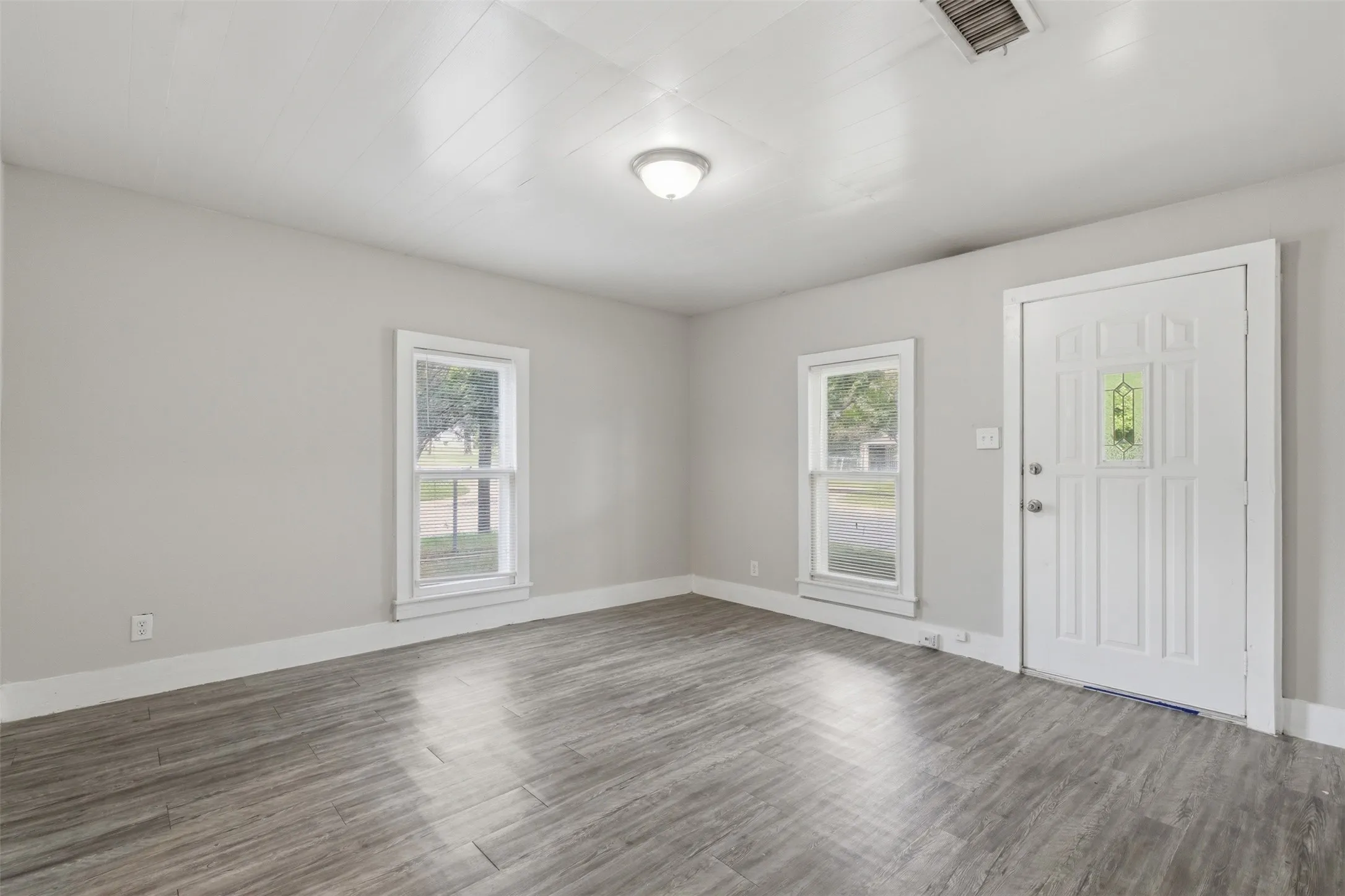 Single Family Residence For Sale in Grayson County , 630 E Acheson Street, Denison, Texas 75021, 3 Bedroom, 1 Bathroom, 1 Garage spaces, 1,086 Sqft, built in 1935, mls#21302183, Real Estate Agent in Denison, Homes For Sale in Grayson county, Homes For Sale in Denison, Realtor in Denison Texas, Real Estate Brokerage Independent Realty Texas, Luminita Cordes Realtor