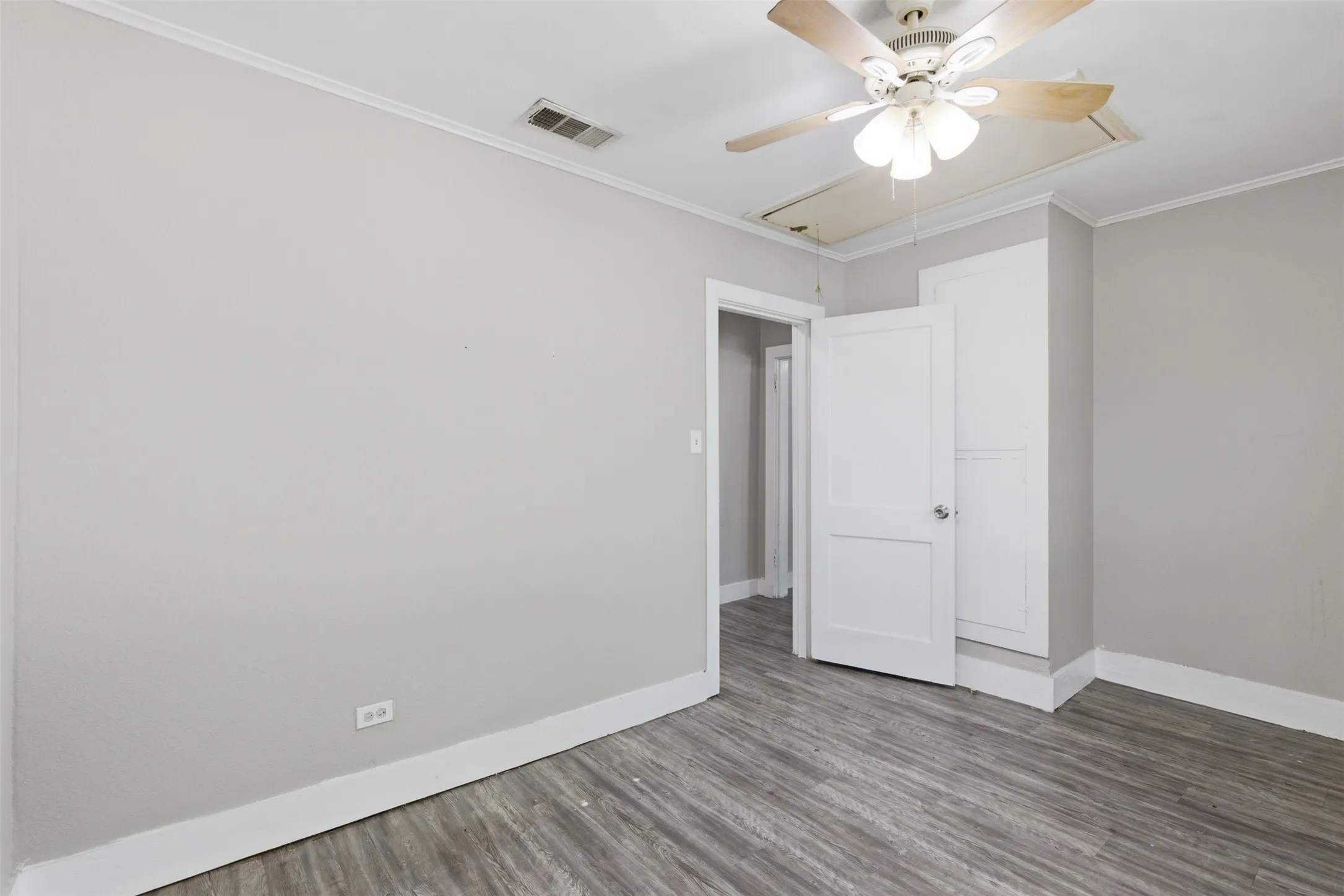 Single Family Residence For Sale in Grayson County , 630 E Acheson Street, Denison, Texas 75021, 3 Bedroom, 1 Bathroom, 1 Garage spaces, 1,086 Sqft, built in 1935, mls#21302183, Real Estate Agent in Denison, Homes For Sale in Grayson county, Homes For Sale in Denison, Realtor in Denison Texas, Real Estate Brokerage Independent Realty Texas, Luminita Cordes Realtor