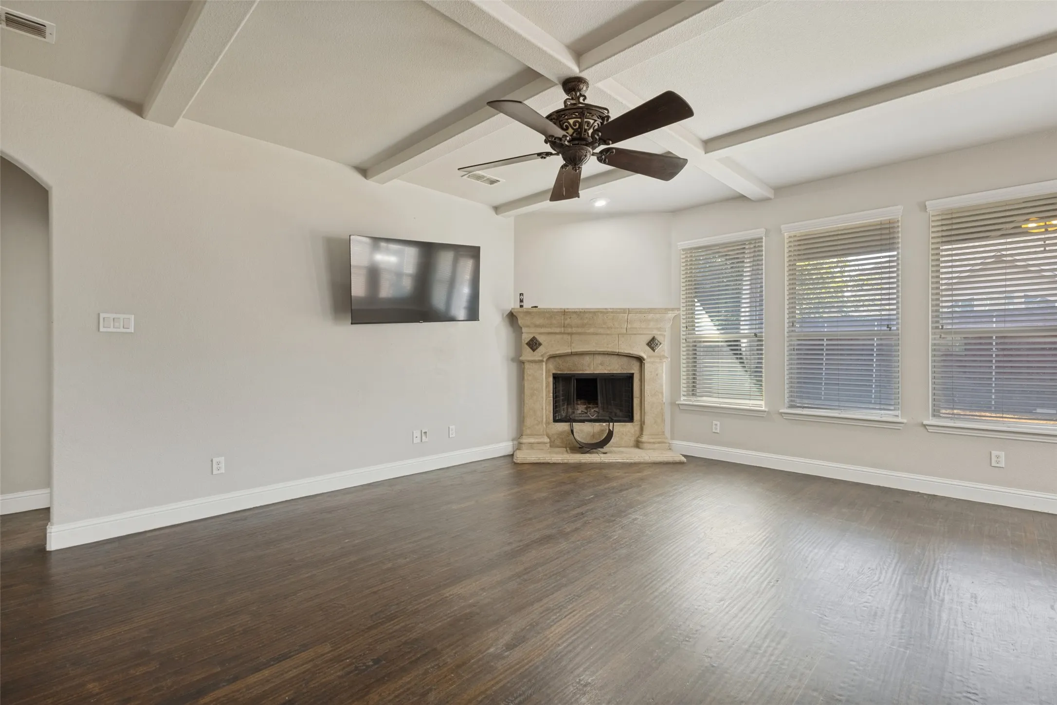 Single Family Residence For Sale in Collin County , 3917 Jeanette Lane, Mc Kinney, Texas 75071, 4 Bedroom, 4 Bathroom, 2 Garage spaces, 2,702 Sqft, built in 2014, mls#21302862, Real Estate Agent in Mc Kinney, Homes For Sale in Collin county, Homes For Sale in Mc Kinney, Realtor in Mc Kinney Texas, Real Estate Brokerage Independent Realty Texas, Luminita Cordes Realtor
