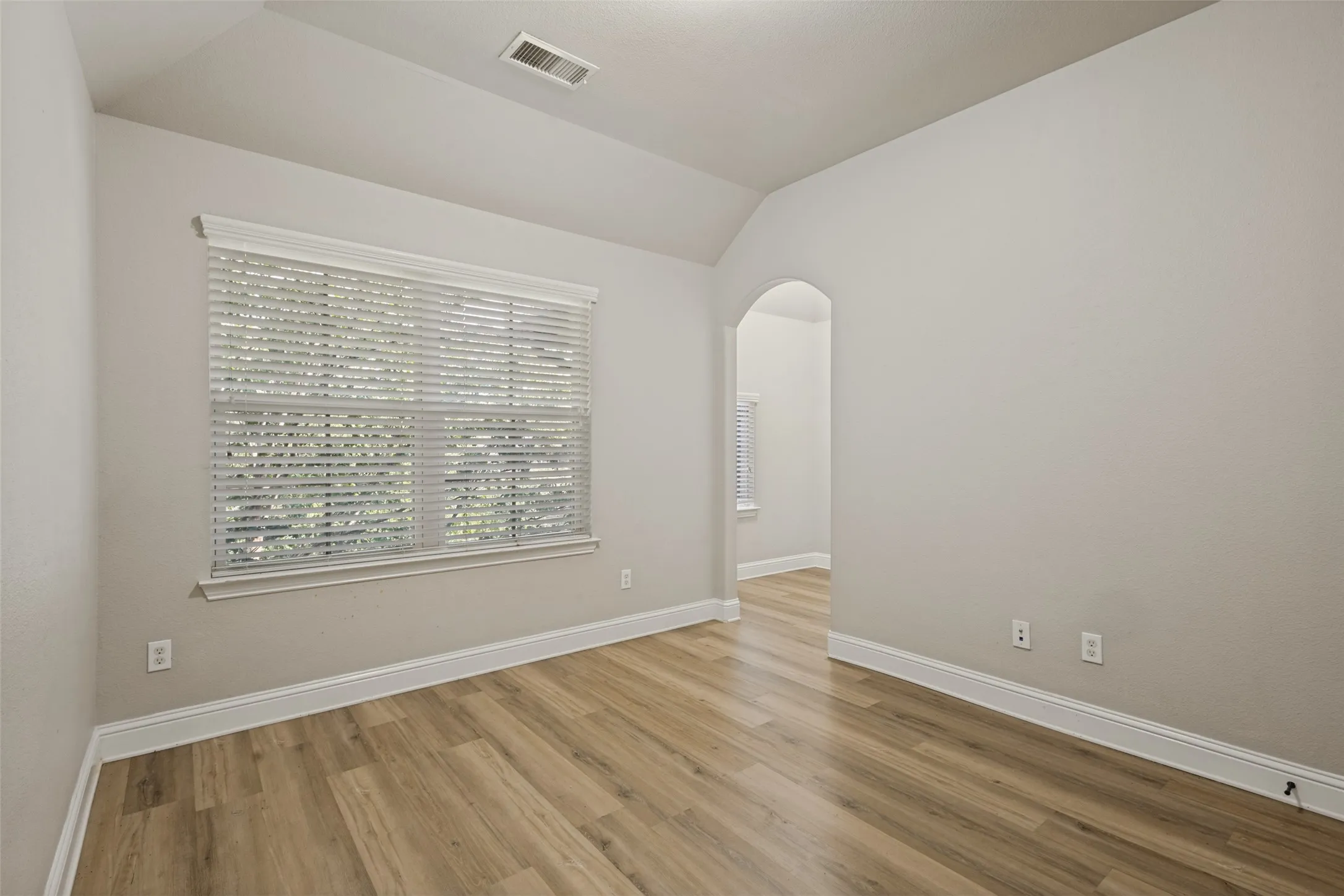 Single Family Residence For Sale in Collin County , 3917 Jeanette Lane, Mc Kinney, Texas 75071, 4 Bedroom, 4 Bathroom, 2 Garage spaces, 2,702 Sqft, built in 2014, mls#21302862, Real Estate Agent in Mc Kinney, Homes For Sale in Collin county, Homes For Sale in Mc Kinney, Realtor in Mc Kinney Texas, Real Estate Brokerage Independent Realty Texas, Luminita Cordes Realtor
