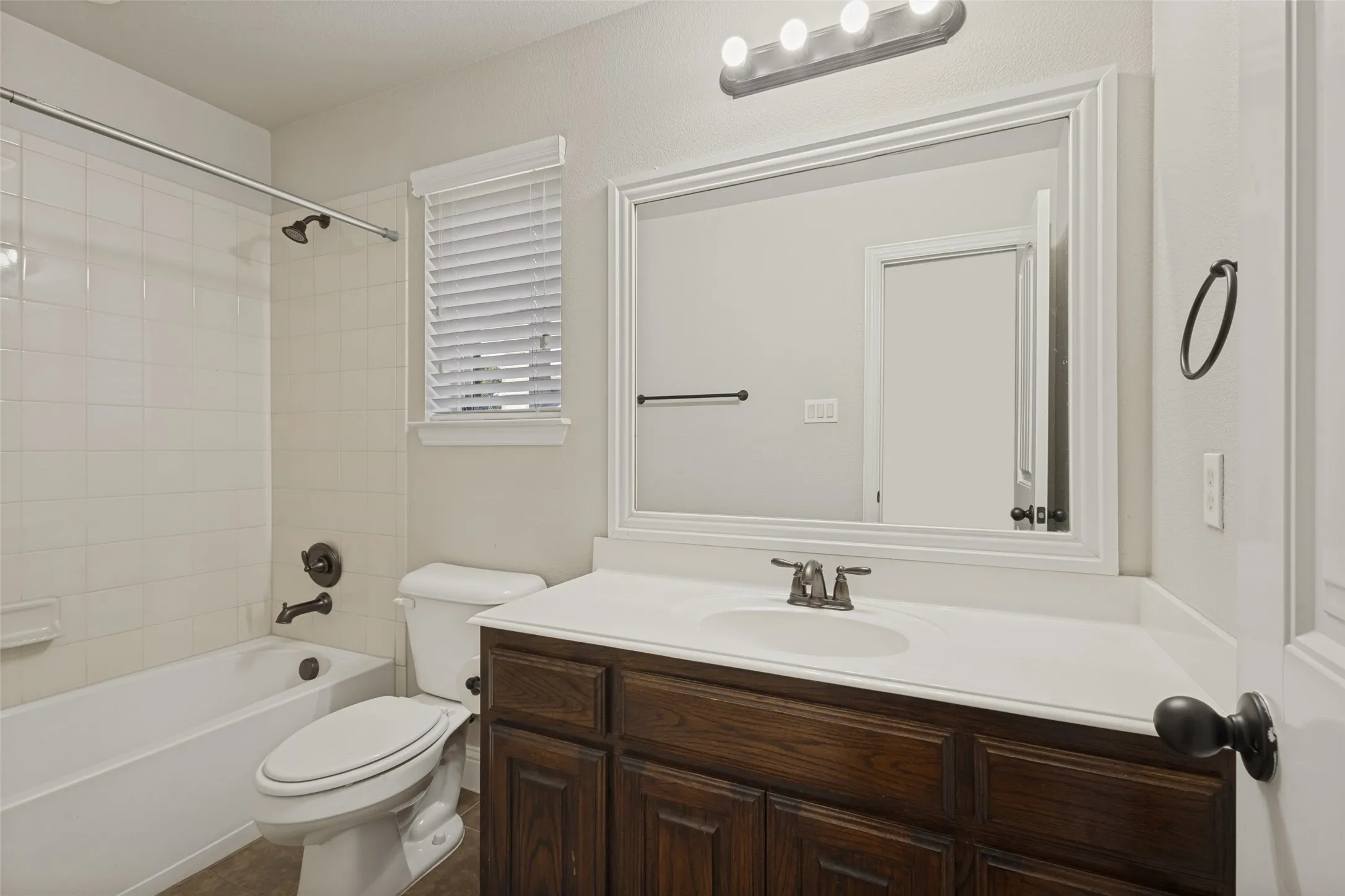 Single Family Residence For Sale in Collin County , 3917 Jeanette Lane, Mc Kinney, Texas 75071, 4 Bedroom, 4 Bathroom, 2 Garage spaces, 2,702 Sqft, built in 2014, mls#21302862, Real Estate Agent in Mc Kinney, Homes For Sale in Collin county, Homes For Sale in Mc Kinney, Realtor in Mc Kinney Texas, Real Estate Brokerage Independent Realty Texas, Luminita Cordes Realtor