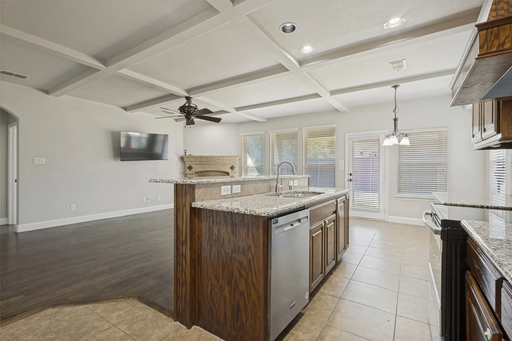 Single Family Residence For Sale in Collin County , 3917 Jeanette Lane, Mc Kinney, Texas 75071, 4 Bedroom, 4 Bathroom, 2 Garage spaces, 2,702 Sqft, built in 2014, mls#21302862, Real Estate Agent in Mc Kinney, Homes For Sale in Collin county, Homes For Sale in Mc Kinney, Realtor in Mc Kinney Texas, Real Estate Brokerage Independent Realty Texas, Luminita Cordes Realtor