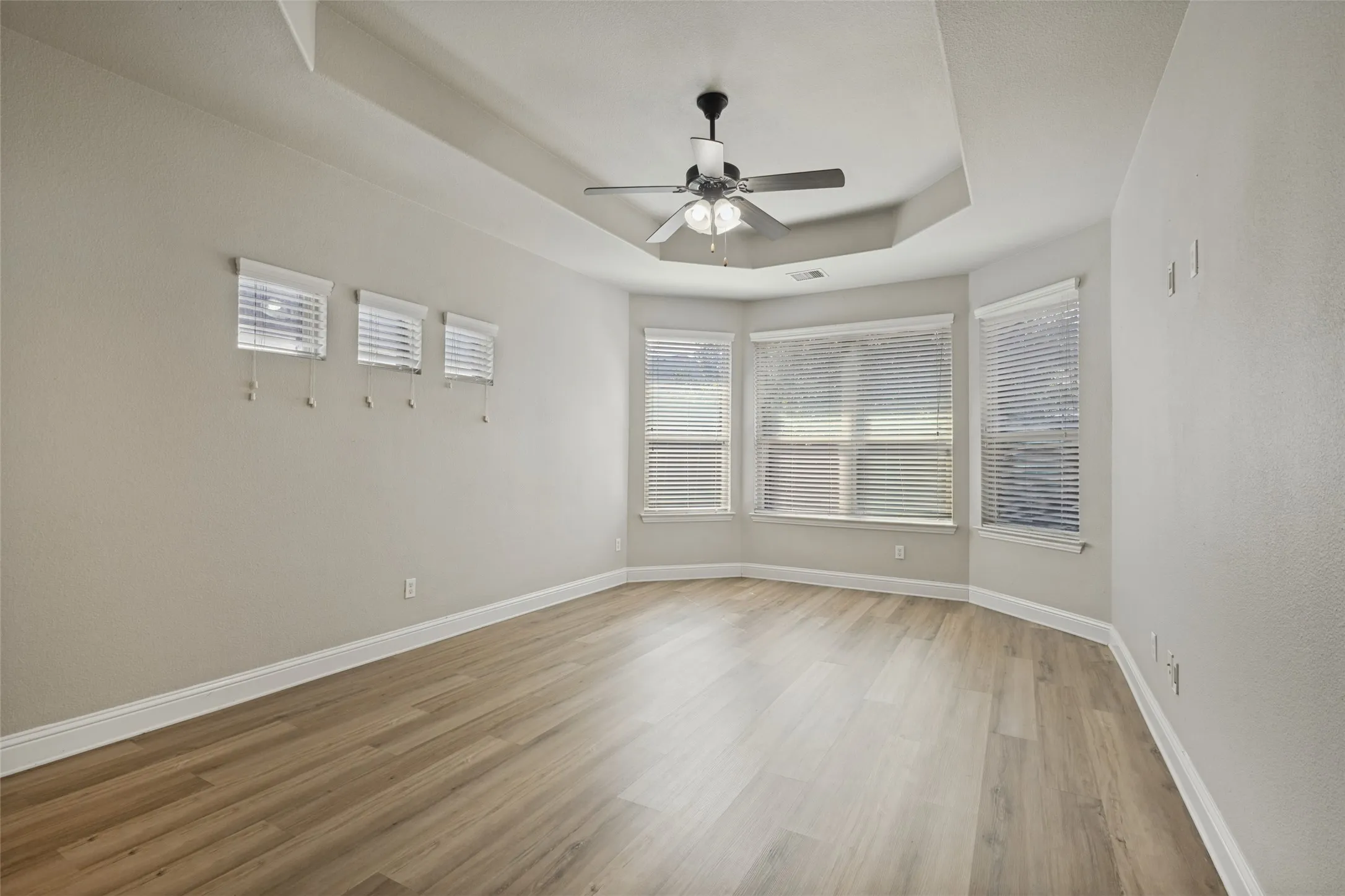 Single Family Residence For Sale in Collin County , 3917 Jeanette Lane, Mc Kinney, Texas 75071, 4 Bedroom, 4 Bathroom, 2 Garage spaces, 2,702 Sqft, built in 2014, mls#21302862, Real Estate Agent in Mc Kinney, Homes For Sale in Collin county, Homes For Sale in Mc Kinney, Realtor in Mc Kinney Texas, Real Estate Brokerage Independent Realty Texas, Luminita Cordes Realtor