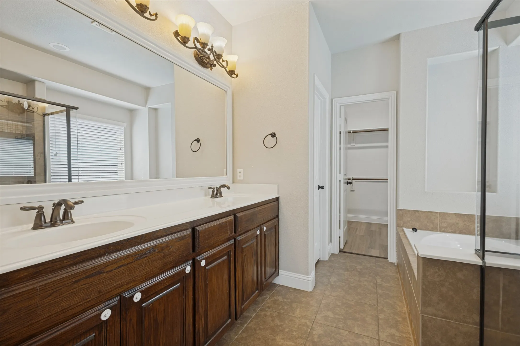 Single Family Residence For Sale in Collin County , 3917 Jeanette Lane, Mc Kinney, Texas 75071, 4 Bedroom, 4 Bathroom, 2 Garage spaces, 2,702 Sqft, built in 2014, mls#21302862, Real Estate Agent in Mc Kinney, Homes For Sale in Collin county, Homes For Sale in Mc Kinney, Realtor in Mc Kinney Texas, Real Estate Brokerage Independent Realty Texas, Luminita Cordes Realtor