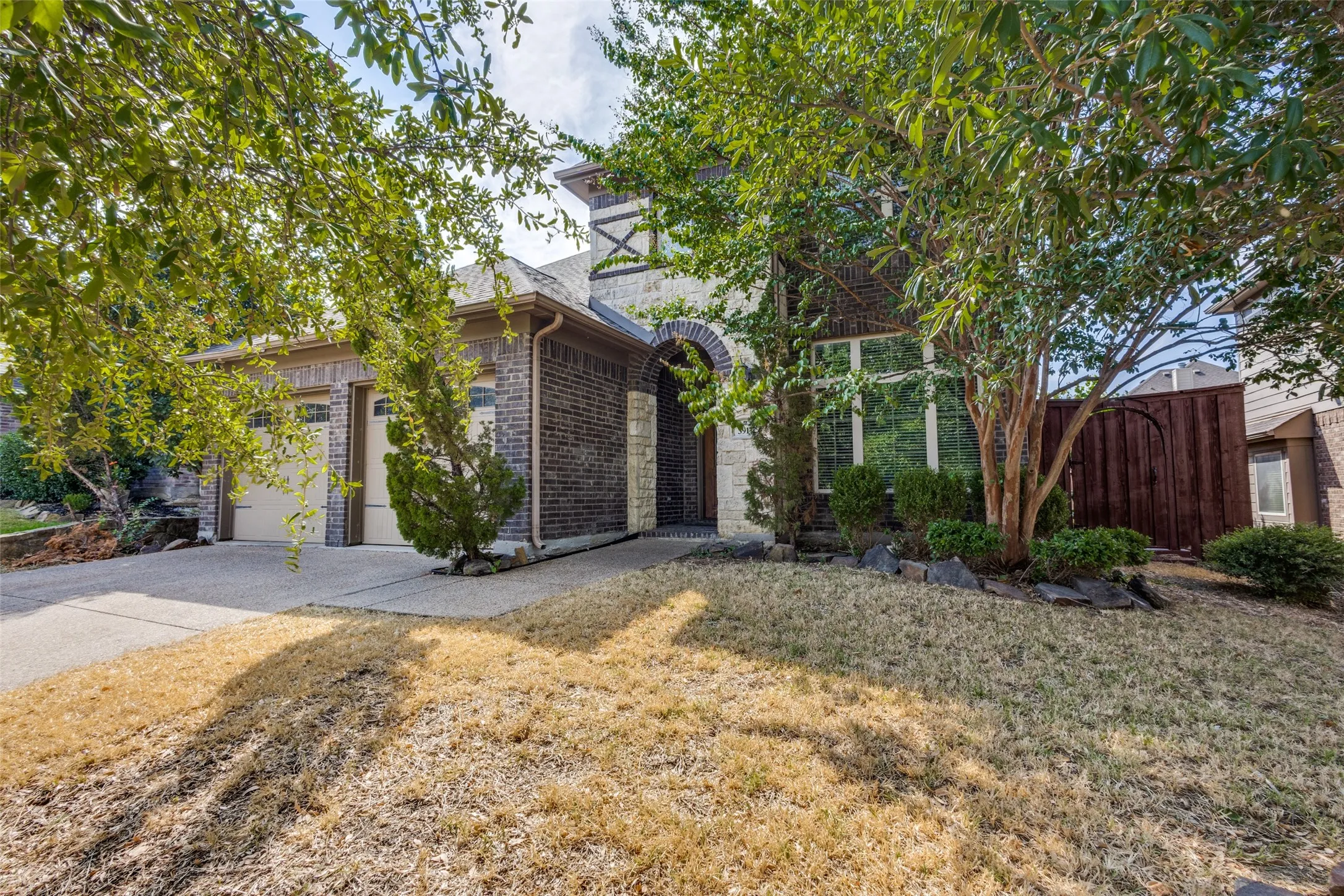 Single Family Residence For Sale in Collin County , 3917 Jeanette Lane, Mc Kinney, Texas 75071, 4 Bedroom, 4 Bathroom, 2 Garage spaces, 2,702 Sqft, built in 2014, mls#21302862, Real Estate Agent in Mc Kinney, Homes For Sale in Collin county, Homes For Sale in Mc Kinney, Realtor in Mc Kinney Texas, Real Estate Brokerage Independent Realty Texas, Luminita Cordes Realtor