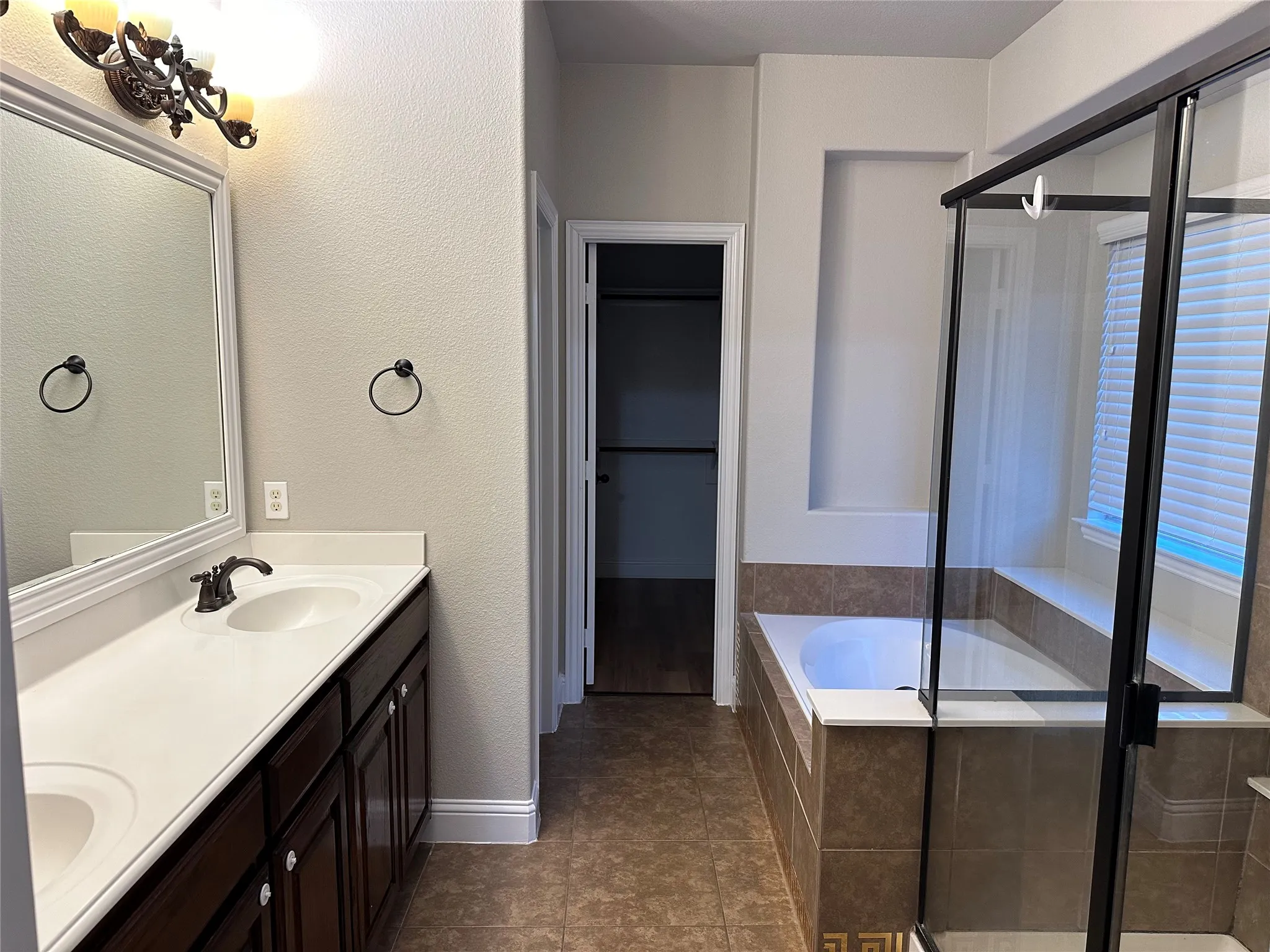 Single Family Residence For Sale in Collin County , 3917 Jeanette Lane, Mc Kinney, Texas 75071, 4 Bedroom, 4 Bathroom, 2 Garage spaces, 2,702 Sqft, built in 2014, mls#21302862, Real Estate Agent in Mc Kinney, Homes For Sale in Collin county, Homes For Sale in Mc Kinney, Realtor in Mc Kinney Texas, Real Estate Brokerage Independent Realty Texas, Luminita Cordes Realtor