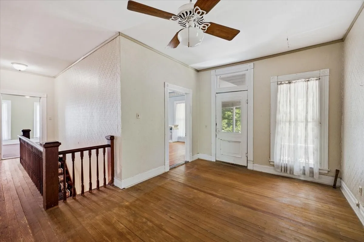 Single Family Residence For Sale in Ellis County , 200 S Hawkins Street, Waxahachie, Texas 75165, 4 Bedroom, 2 Bathroom, Garage spaces, 3,916 Sqft, built in 1880, mls#21302864, Real Estate Agent in Waxahachie, Homes For Sale in Ellis county, Homes For Sale in Waxahachie, Realtor in Waxahachie Texas, Real Estate Brokerage Independent Realty Texas, Luminita Cordes Realtor