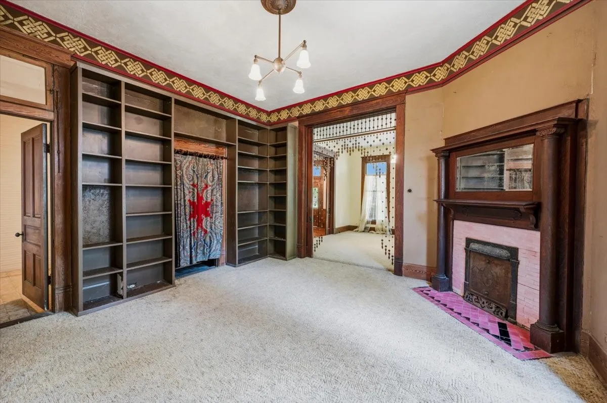 Single Family Residence For Sale in Ellis County , 200 S Hawkins Street, Waxahachie, Texas 75165, 4 Bedroom, 2 Bathroom, Garage spaces, 3,916 Sqft, built in 1880, mls#21302864, Real Estate Agent in Waxahachie, Homes For Sale in Ellis county, Homes For Sale in Waxahachie, Realtor in Waxahachie Texas, Real Estate Brokerage Independent Realty Texas, Luminita Cordes Realtor