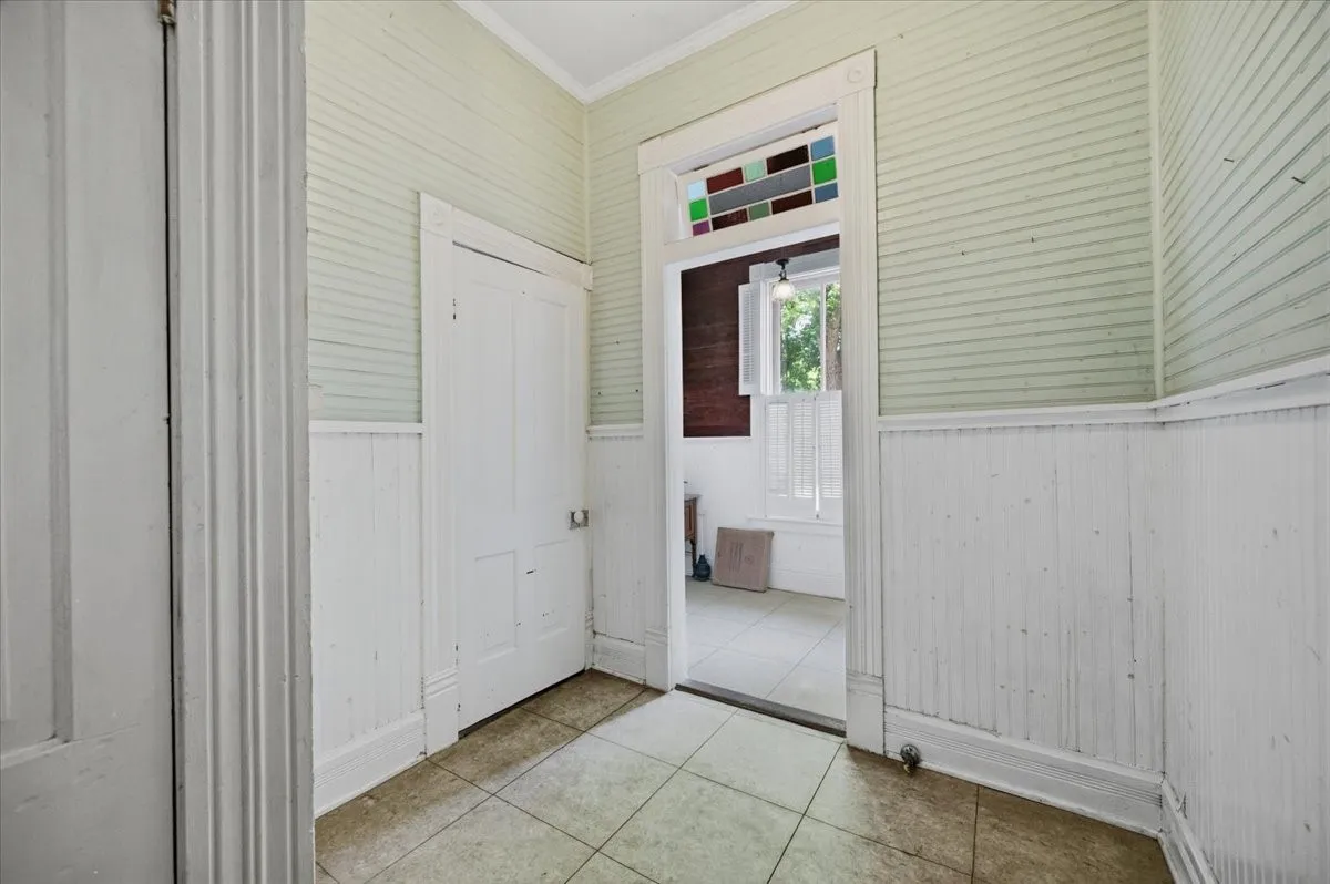 Single Family Residence For Sale in Ellis County , 200 S Hawkins Street, Waxahachie, Texas 75165, 4 Bedroom, 2 Bathroom, Garage spaces, 3,916 Sqft, built in 1880, mls#21302864, Real Estate Agent in Waxahachie, Homes For Sale in Ellis county, Homes For Sale in Waxahachie, Realtor in Waxahachie Texas, Real Estate Brokerage Independent Realty Texas, Luminita Cordes Realtor