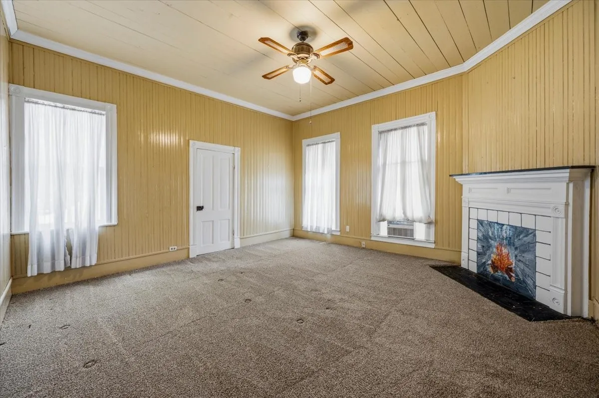 Single Family Residence For Sale in Ellis County , 200 S Hawkins Street, Waxahachie, Texas 75165, 4 Bedroom, 2 Bathroom, Garage spaces, 3,916 Sqft, built in 1880, mls#21302864, Real Estate Agent in Waxahachie, Homes For Sale in Ellis county, Homes For Sale in Waxahachie, Realtor in Waxahachie Texas, Real Estate Brokerage Independent Realty Texas, Luminita Cordes Realtor