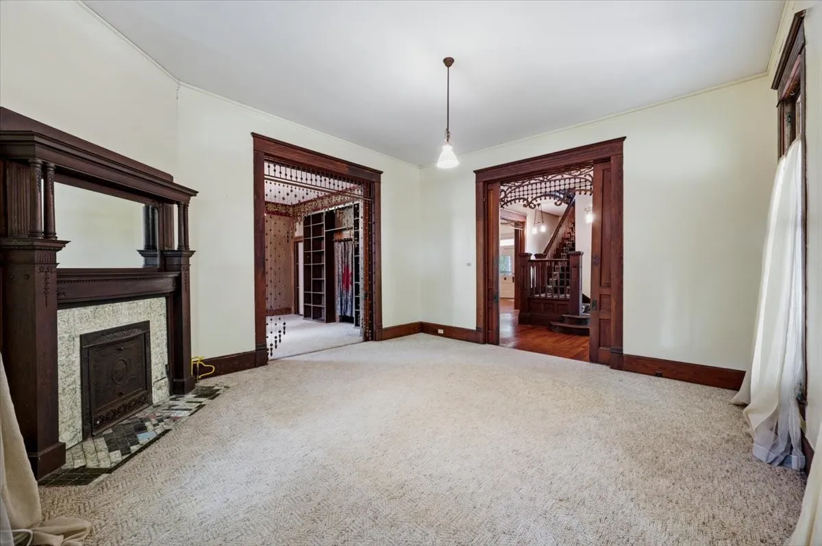 Single Family Residence For Sale in Ellis County , 200 S Hawkins Street, Waxahachie, Texas 75165, 4 Bedroom, 2 Bathroom, Garage spaces, 3,916 Sqft, built in 1880, mls#21302864, Real Estate Agent in Waxahachie, Homes For Sale in Ellis county, Homes For Sale in Waxahachie, Realtor in Waxahachie Texas, Real Estate Brokerage Independent Realty Texas, Luminita Cordes Realtor