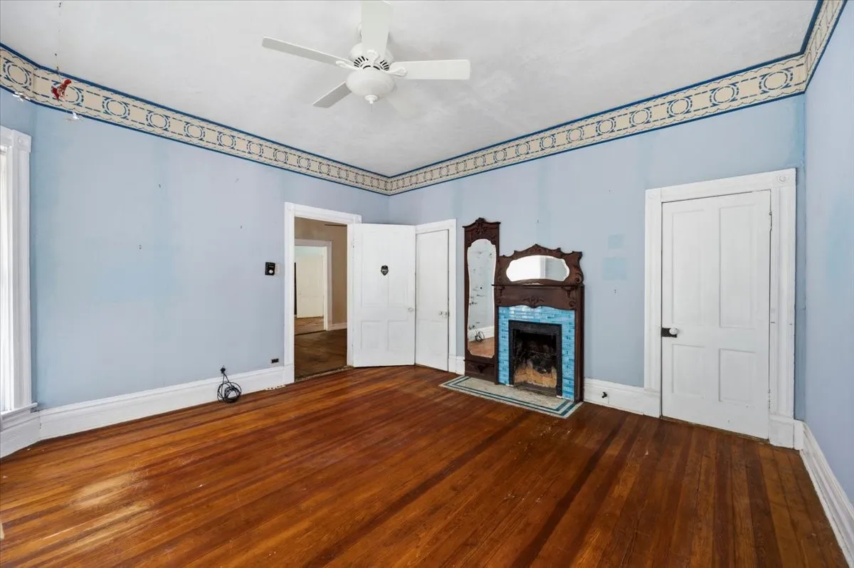 Single Family Residence For Sale in Ellis County , 200 S Hawkins Street, Waxahachie, Texas 75165, 4 Bedroom, 2 Bathroom, Garage spaces, 3,916 Sqft, built in 1880, mls#21302864, Real Estate Agent in Waxahachie, Homes For Sale in Ellis county, Homes For Sale in Waxahachie, Realtor in Waxahachie Texas, Real Estate Brokerage Independent Realty Texas, Luminita Cordes Realtor