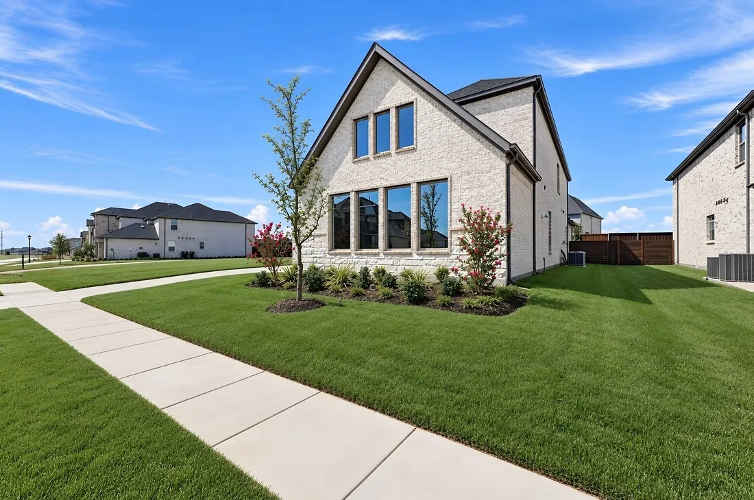 2412 Cottonwood Manor ~ Ready Now