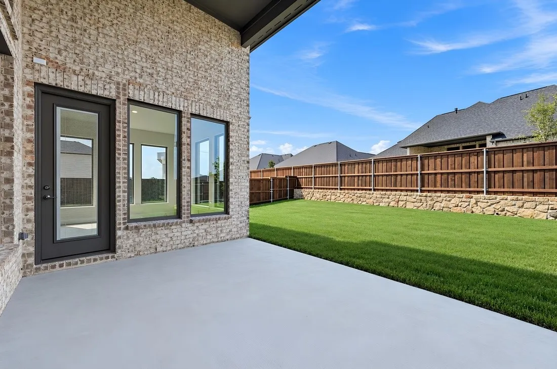 2412 Cottonwood Manor ~ Ready Now
