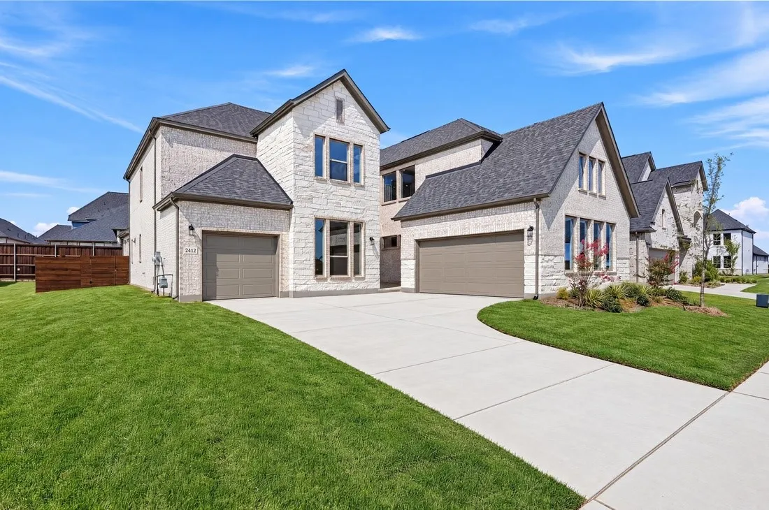 2412 Cottonwood Manor ~ Ready Now