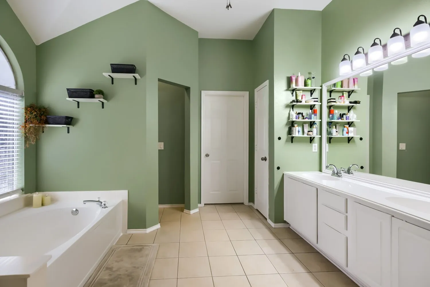 Single Family Residence For Sale in Denton County , 2412 Loon Lake Road, Denton, Texas 76210, 4 Bedroom, 3 Bathroom, 2 Garage spaces, 2,861 Sqft, built in 2000, mls#21293474, Real Estate Agent in Denton, Homes For Sale in Denton county, Homes For Sale in Denton, Realtor in Denton Texas, Real Estate Brokerage Independent Realty Texas, Luminita Cordes Realtor