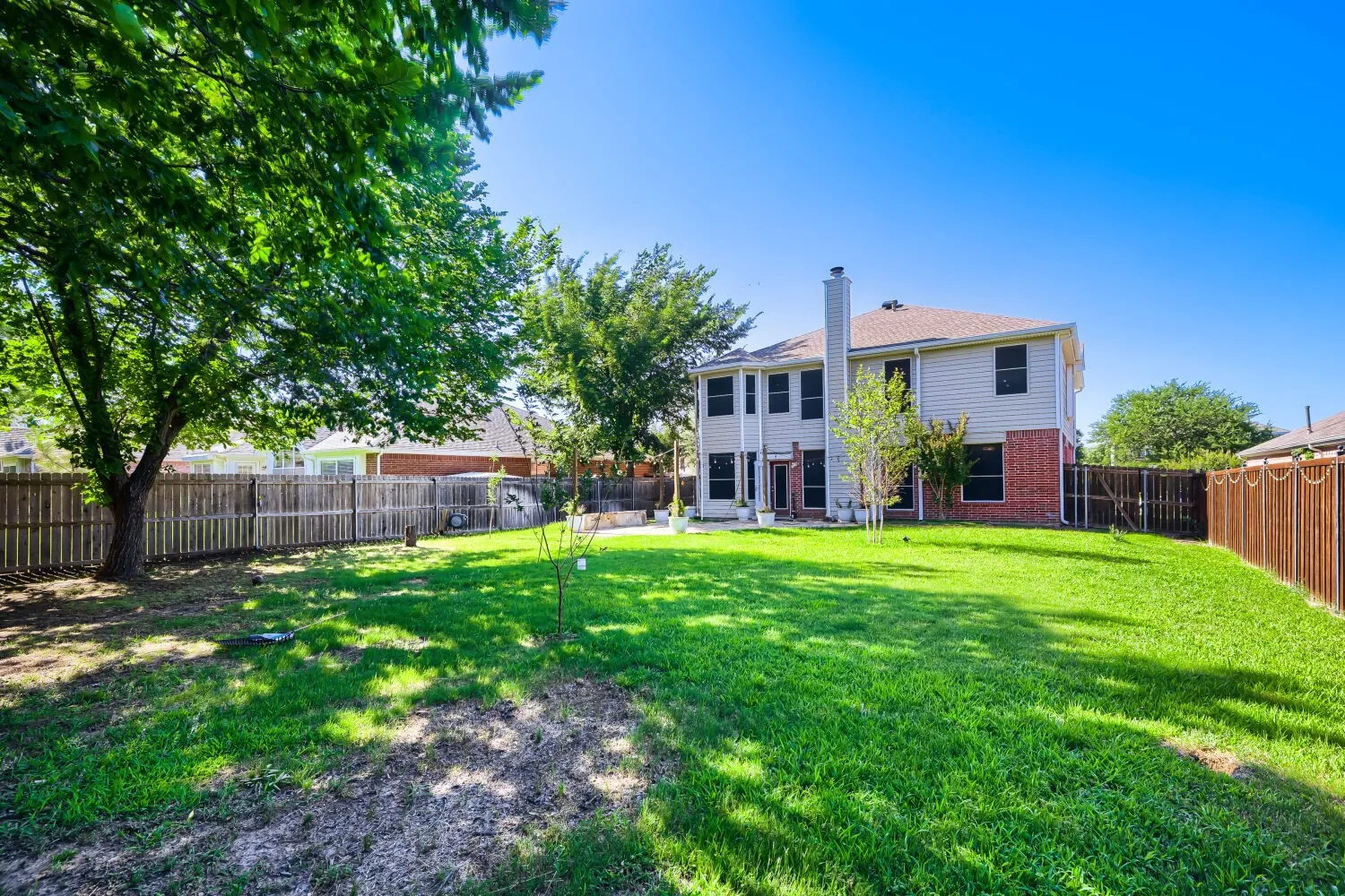 Single Family Residence For Sale in Denton County , 2412 Loon Lake Road, Denton, Texas 76210, 4 Bedroom, 3 Bathroom, 2 Garage spaces, 2,861 Sqft, built in 2000, mls#21293474, Real Estate Agent in Denton, Homes For Sale in Denton county, Homes For Sale in Denton, Realtor in Denton Texas, Real Estate Brokerage Independent Realty Texas, Luminita Cordes Realtor