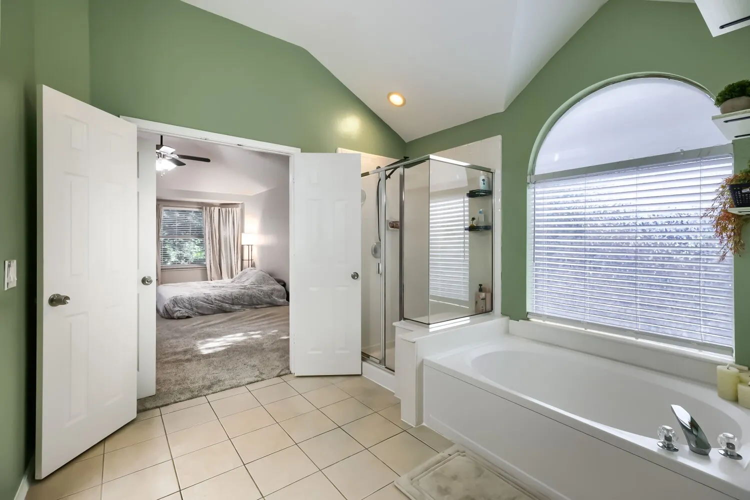 Single Family Residence For Sale in Denton County , 2412 Loon Lake Road, Denton, Texas 76210, 4 Bedroom, 3 Bathroom, 2 Garage spaces, 2,861 Sqft, built in 2000, mls#21293474, Real Estate Agent in Denton, Homes For Sale in Denton county, Homes For Sale in Denton, Realtor in Denton Texas, Real Estate Brokerage Independent Realty Texas, Luminita Cordes Realtor