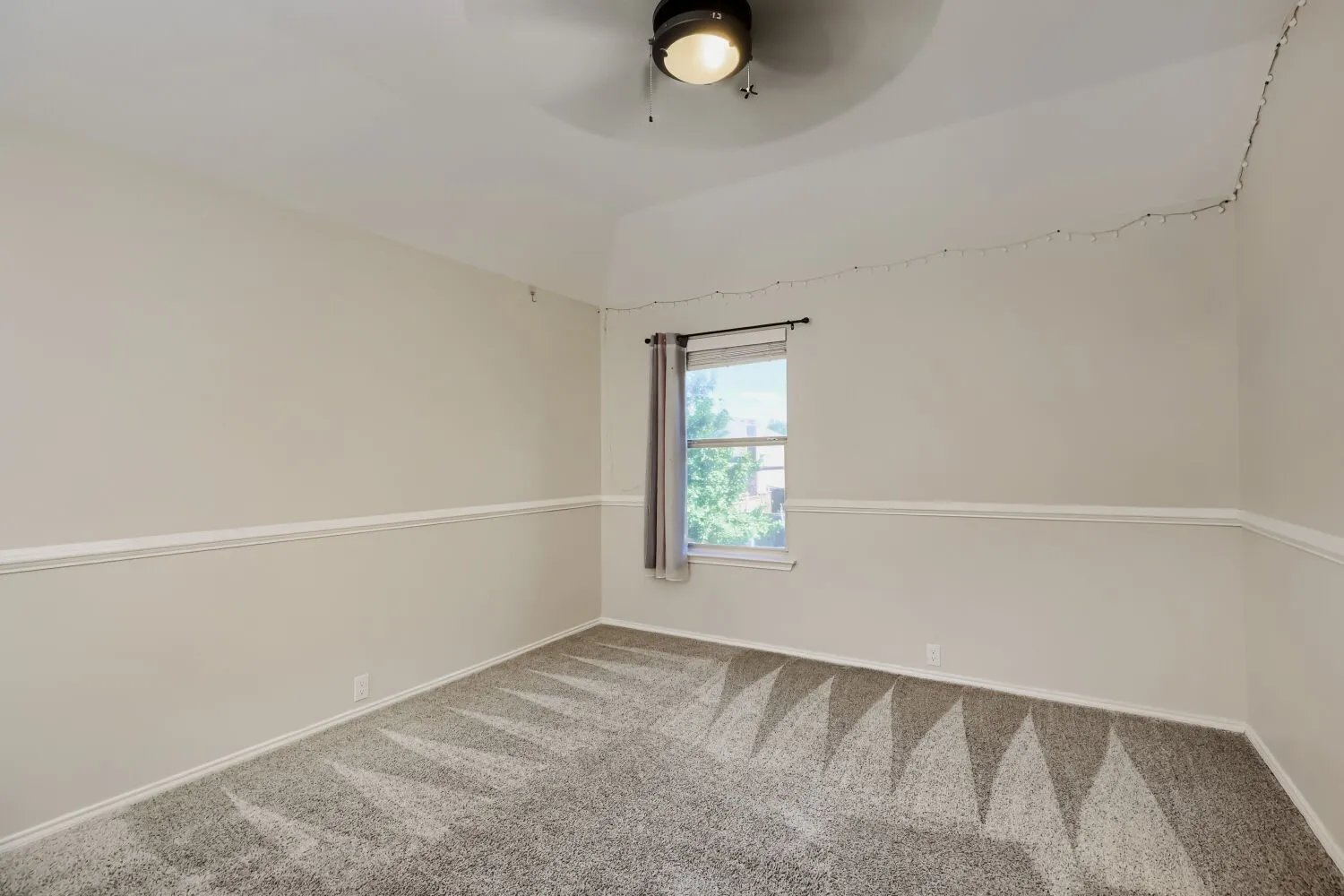 Single Family Residence For Sale in Denton County , 2412 Loon Lake Road, Denton, Texas 76210, 4 Bedroom, 3 Bathroom, 2 Garage spaces, 2,861 Sqft, built in 2000, mls#21293474, Real Estate Agent in Denton, Homes For Sale in Denton county, Homes For Sale in Denton, Realtor in Denton Texas, Real Estate Brokerage Independent Realty Texas, Luminita Cordes Realtor