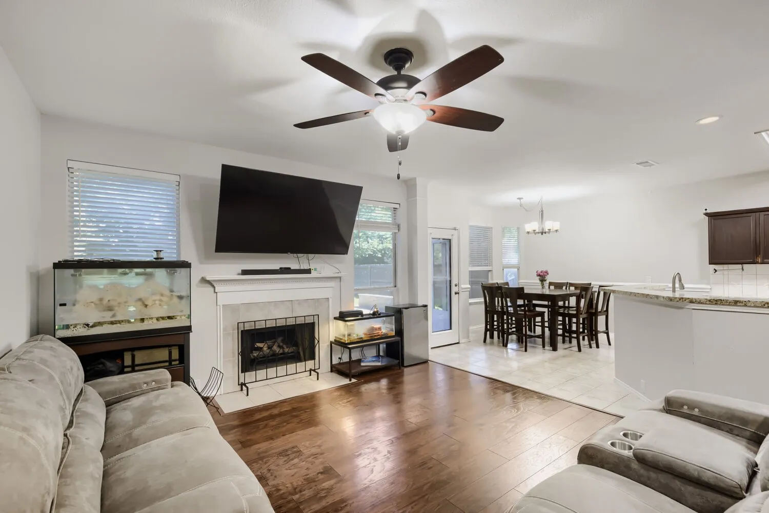 Single Family Residence For Sale in Denton County , 2412 Loon Lake Road, Denton, Texas 76210, 4 Bedroom, 3 Bathroom, 2 Garage spaces, 2,861 Sqft, built in 2000, mls#21293474, Real Estate Agent in Denton, Homes For Sale in Denton county, Homes For Sale in Denton, Realtor in Denton Texas, Real Estate Brokerage Independent Realty Texas, Luminita Cordes Realtor