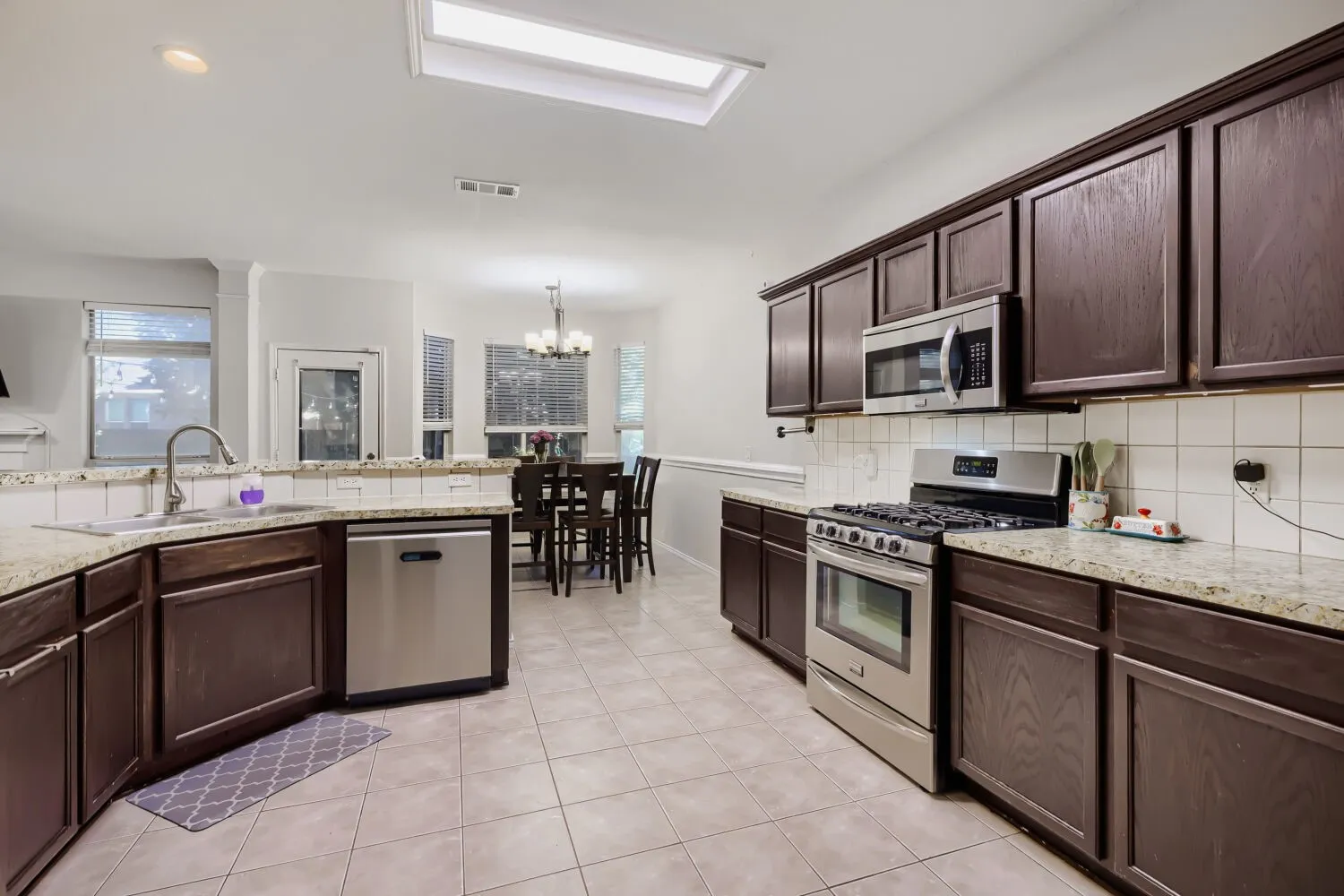 Single Family Residence For Sale in Denton County , 2412 Loon Lake Road, Denton, Texas 76210, 4 Bedroom, 3 Bathroom, 2 Garage spaces, 2,861 Sqft, built in 2000, mls#21293474, Real Estate Agent in Denton, Homes For Sale in Denton county, Homes For Sale in Denton, Realtor in Denton Texas, Real Estate Brokerage Independent Realty Texas, Luminita Cordes Realtor