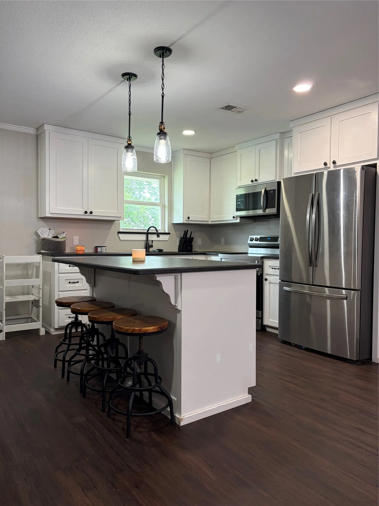 Single Family Residence For Sale in Cooke County , 1306 Mcdaniel Street, Callisburg, Texas 76240, 4 Bedroom, 2 Bathroom, Garage spaces, 2,060 Sqft, built in 1980, Price $550,000, mls#21297945, Real Estate Agent in Callisburg, Homes For Sale in Cooke county, Homes For Sale in Callisburg, Realtor in Callisburg Texas, Real Estate Brokerage Independent Realty Texas, Luminita Cordes Realtor