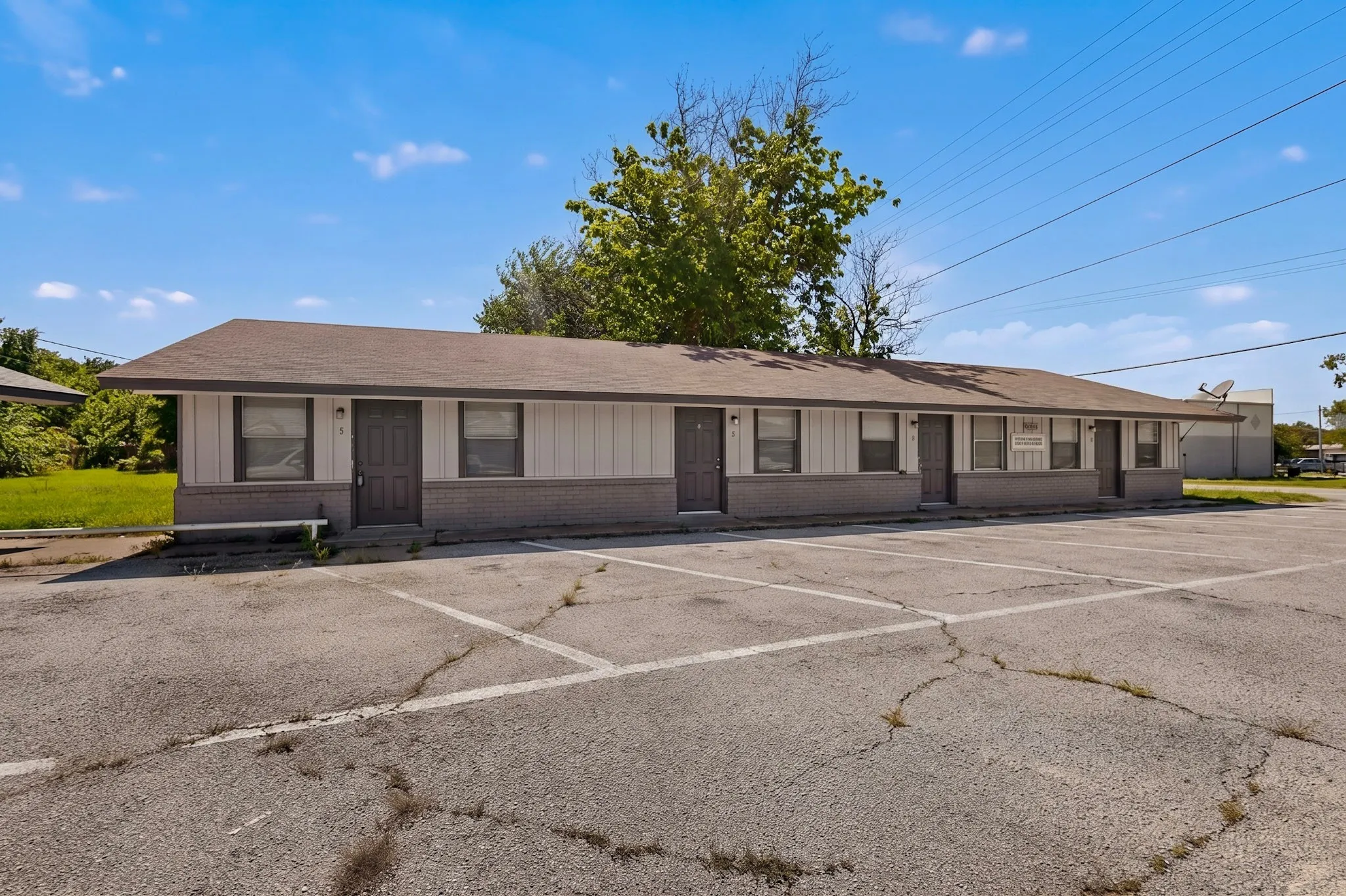 Apartment For Rent in Denton County , 1585 N Mill Street, Lewisville, Texas 75057, 1 Bedroom, 1 Bathroom, Garage spaces, 475 Sqft, built in 1979, mls#21302898, Real Estate Agent in Lewisville, Homes For Rent in Denton county, Homes For Rent in Lewisville, Realtor in Lewisville Texas, Real Estate Brokerage Independent Realty Texas, Luminita Cordes Realtor