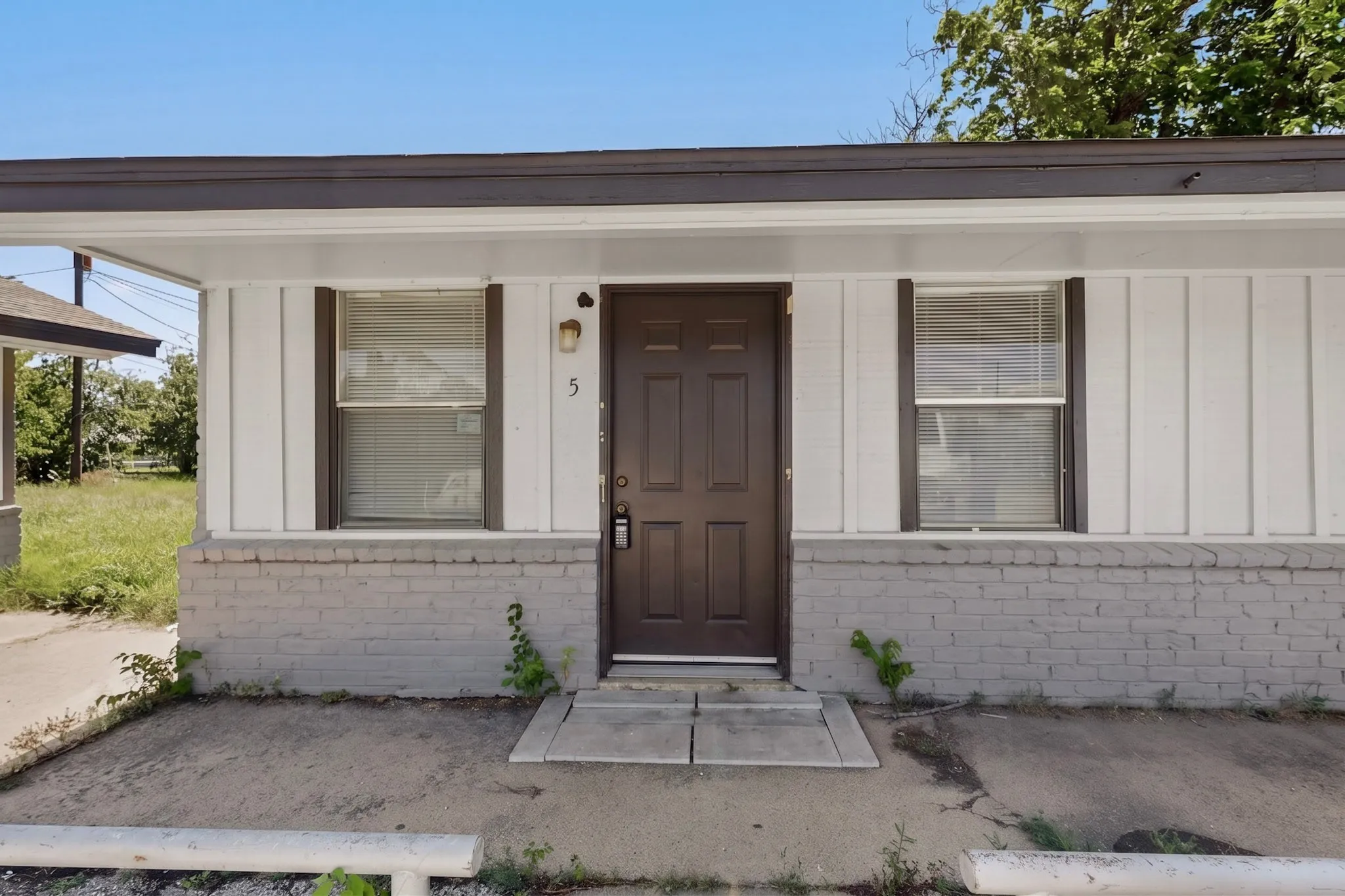 Apartment For Rent in Denton County , 1585 N Mill Street, Lewisville, Texas 75057, 1 Bedroom, 1 Bathroom, Garage spaces, 475 Sqft, built in 1979, mls#21302898, Real Estate Agent in Lewisville, Homes For Rent in Denton county, Homes For Rent in Lewisville, Realtor in Lewisville Texas, Real Estate Brokerage Independent Realty Texas, Luminita Cordes Realtor