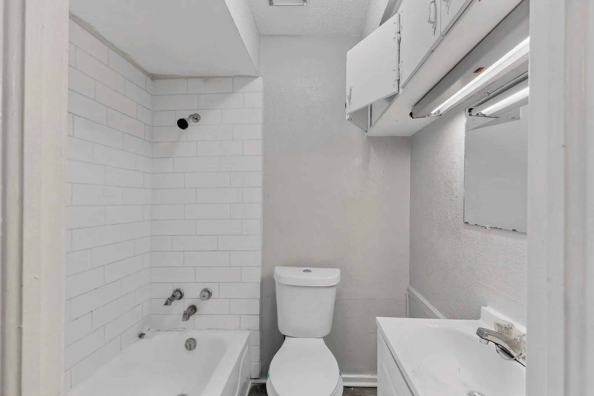 Apartment For Rent in Denton County , 1585 N Mill Street, Lewisville, Texas 75057, 1 Bedroom, 1 Bathroom, Garage spaces, 475 Sqft, built in 1979, mls#21302898, Real Estate Agent in Lewisville, Homes For Rent in Denton county, Homes For Rent in Lewisville, Realtor in Lewisville Texas, Real Estate Brokerage Independent Realty Texas, Luminita Cordes Realtor
