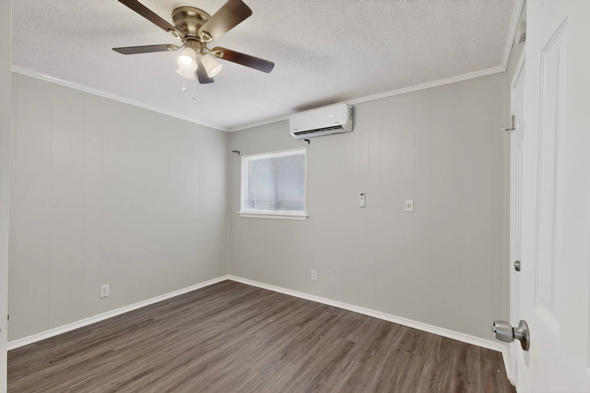 Apartment For Rent in Denton County , 1585 N Mill Street, Lewisville, Texas 75057, 1 Bedroom, 1 Bathroom, Garage spaces, 475 Sqft, built in 1979, mls#21302898, Real Estate Agent in Lewisville, Homes For Rent in Denton county, Homes For Rent in Lewisville, Realtor in Lewisville Texas, Real Estate Brokerage Independent Realty Texas, Luminita Cordes Realtor