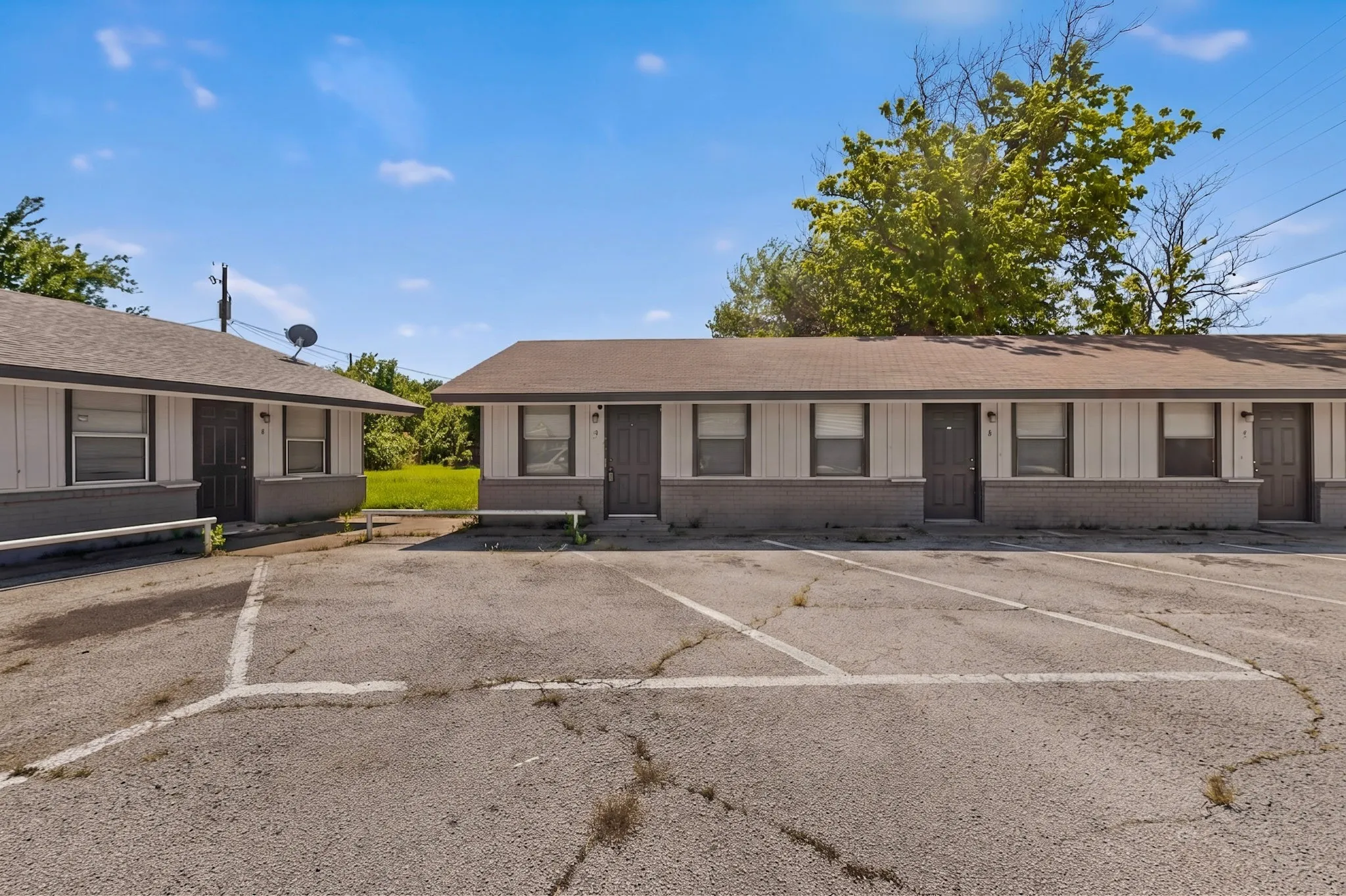 Apartment For Rent in Denton County , 1585 N Mill Street, Lewisville, Texas 75057, 1 Bedroom, 1 Bathroom, Garage spaces, 475 Sqft, built in 1979, mls#21302898, Real Estate Agent in Lewisville, Homes For Rent in Denton county, Homes For Rent in Lewisville, Realtor in Lewisville Texas, Real Estate Brokerage Independent Realty Texas, Luminita Cordes Realtor
