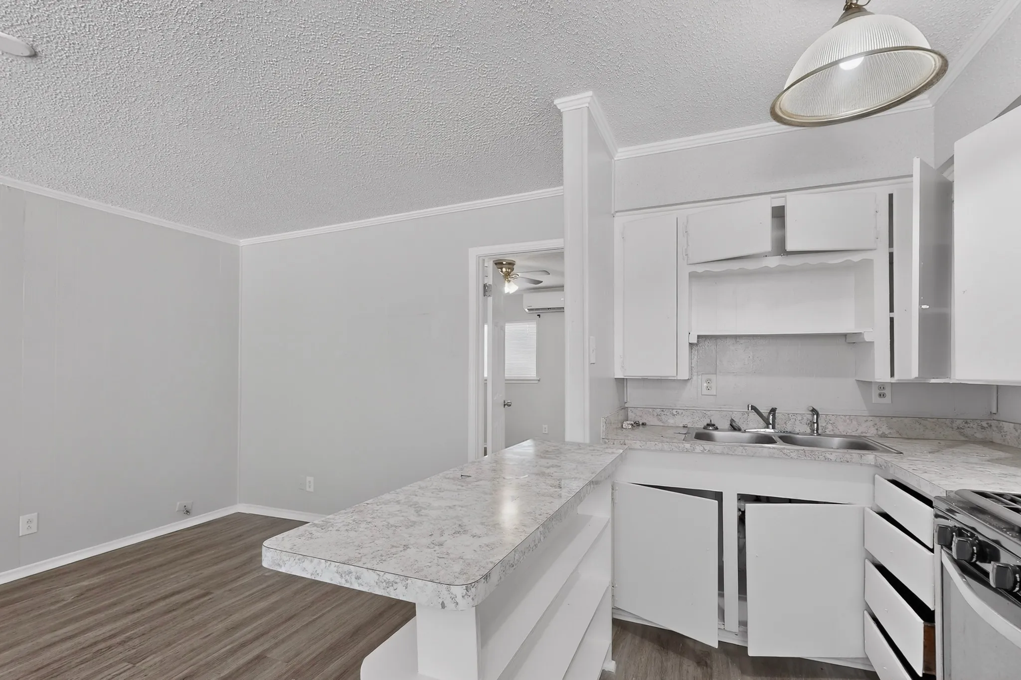 Apartment For Rent in Denton County , 1585 N Mill Street, Lewisville, Texas 75057, 1 Bedroom, 1 Bathroom, Garage spaces, 475 Sqft, built in 1979, mls#21302898, Real Estate Agent in Lewisville, Homes For Rent in Denton county, Homes For Rent in Lewisville, Realtor in Lewisville Texas, Real Estate Brokerage Independent Realty Texas, Luminita Cordes Realtor