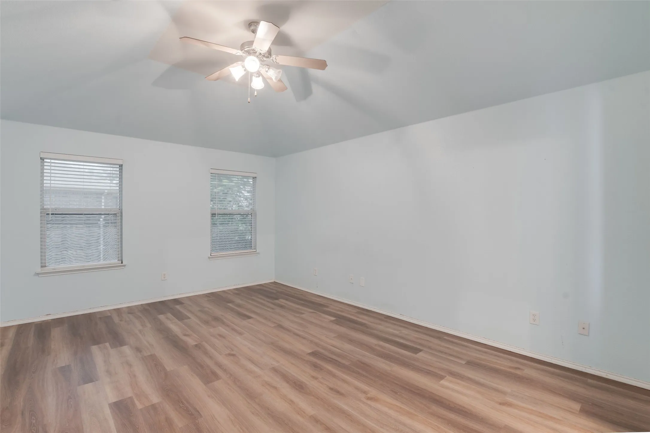 Single Family Residence For Sale in Parker County , 112 Bridlewood Street, Azle, Texas 76020, 3 Bedroom, 2 Bathroom, 2 Garage spaces, 1,731 Sqft, built in 2005, mls#21302909, Real Estate Agent in Azle, Homes For Sale in Parker county, Homes For Sale in Azle, Realtor in Azle Texas, Real Estate Brokerage Independent Realty Texas, Luminita Cordes Realtor