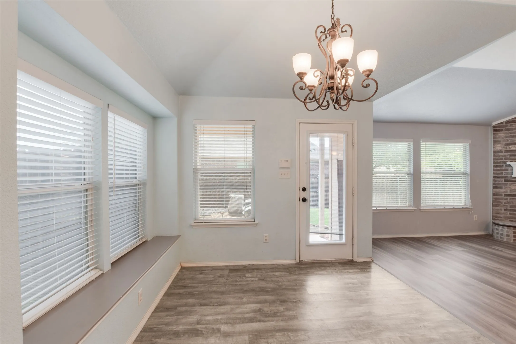 Single Family Residence For Sale in Parker County , 112 Bridlewood Street, Azle, Texas 76020, 3 Bedroom, 2 Bathroom, 2 Garage spaces, 1,731 Sqft, built in 2005, mls#21302909, Real Estate Agent in Azle, Homes For Sale in Parker county, Homes For Sale in Azle, Realtor in Azle Texas, Real Estate Brokerage Independent Realty Texas, Luminita Cordes Realtor