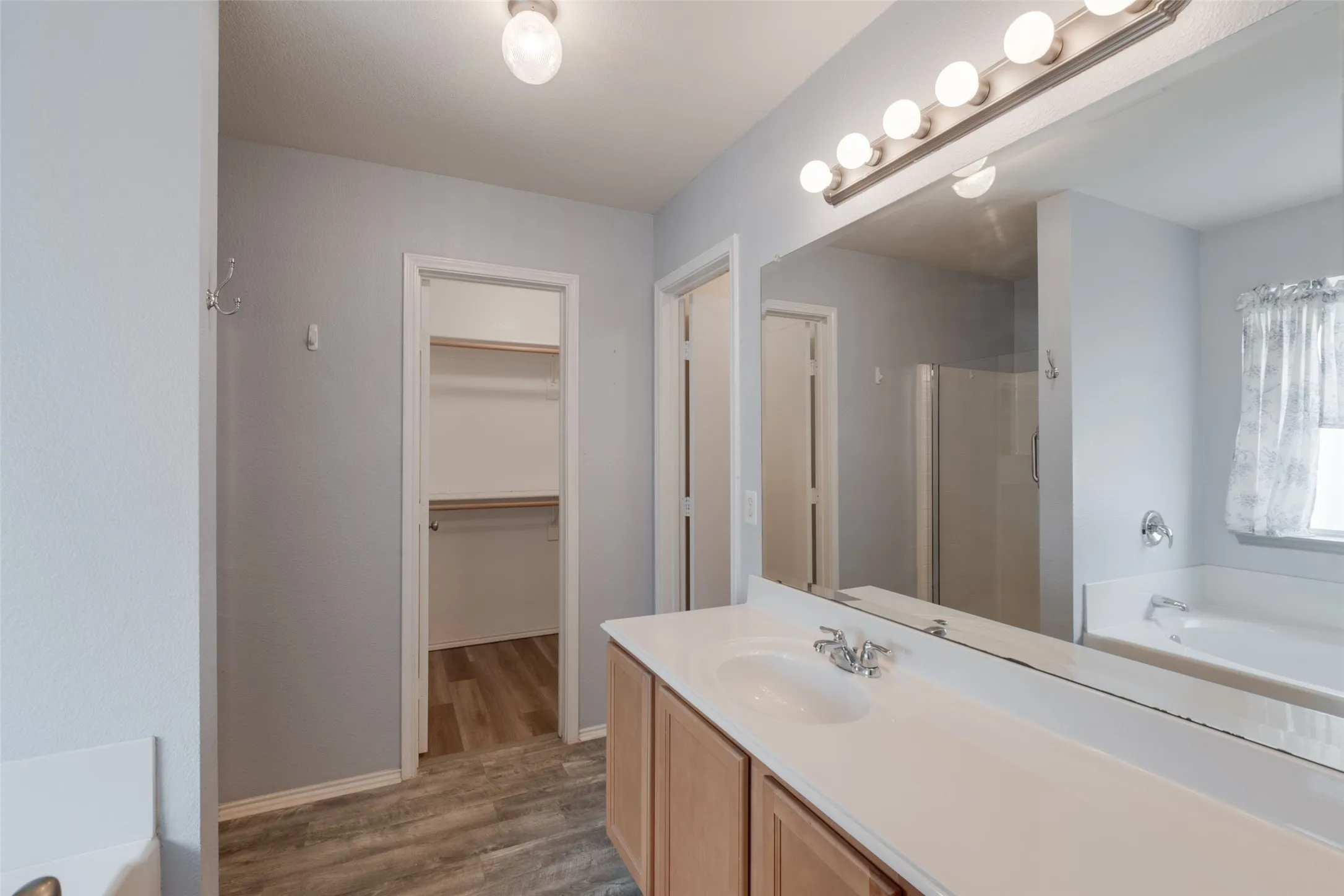 Single Family Residence For Sale in Parker County , 112 Bridlewood Street, Azle, Texas 76020, 3 Bedroom, 2 Bathroom, 2 Garage spaces, 1,731 Sqft, built in 2005, mls#21302909, Real Estate Agent in Azle, Homes For Sale in Parker county, Homes For Sale in Azle, Realtor in Azle Texas, Real Estate Brokerage Independent Realty Texas, Luminita Cordes Realtor