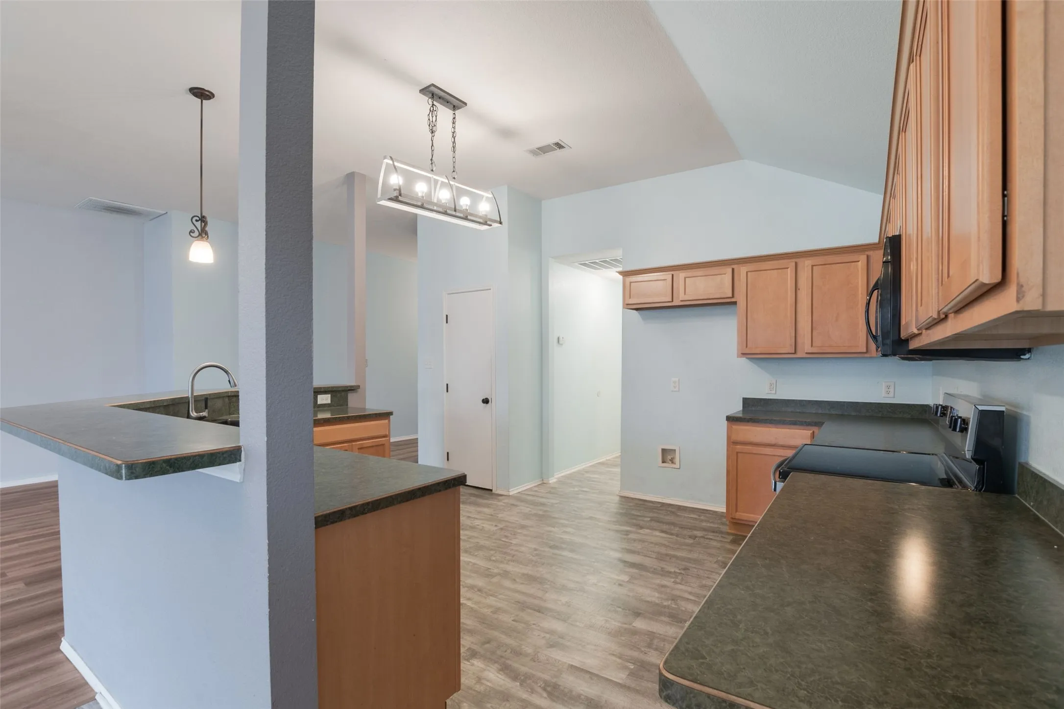 Single Family Residence For Sale in Parker County , 112 Bridlewood Street, Azle, Texas 76020, 3 Bedroom, 2 Bathroom, 2 Garage spaces, 1,731 Sqft, built in 2005, mls#21302909, Real Estate Agent in Azle, Homes For Sale in Parker county, Homes For Sale in Azle, Realtor in Azle Texas, Real Estate Brokerage Independent Realty Texas, Luminita Cordes Realtor