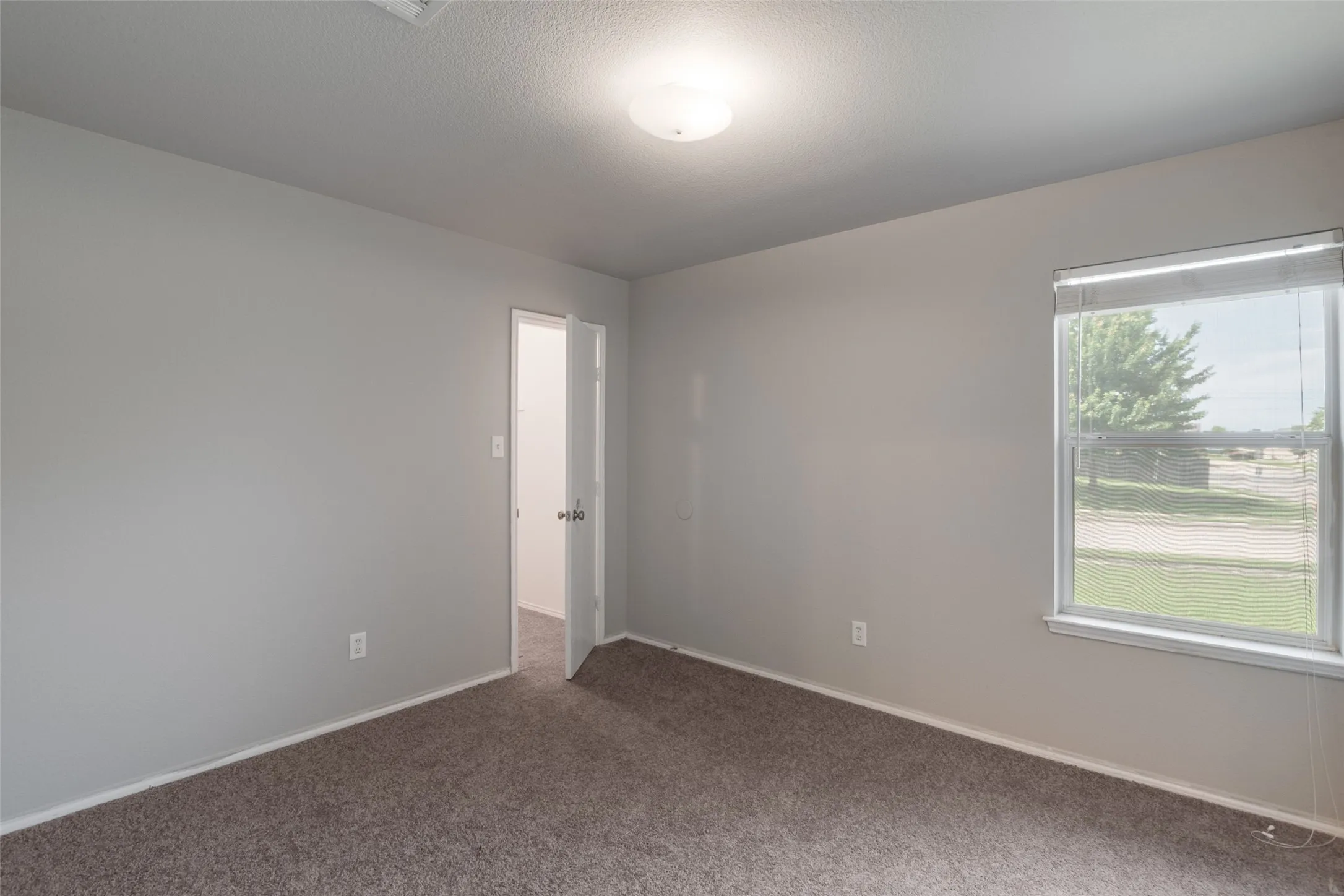 Single Family Residence For Sale in Parker County , 112 Bridlewood Street, Azle, Texas 76020, 3 Bedroom, 2 Bathroom, 2 Garage spaces, 1,731 Sqft, built in 2005, mls#21302909, Real Estate Agent in Azle, Homes For Sale in Parker county, Homes For Sale in Azle, Realtor in Azle Texas, Real Estate Brokerage Independent Realty Texas, Luminita Cordes Realtor