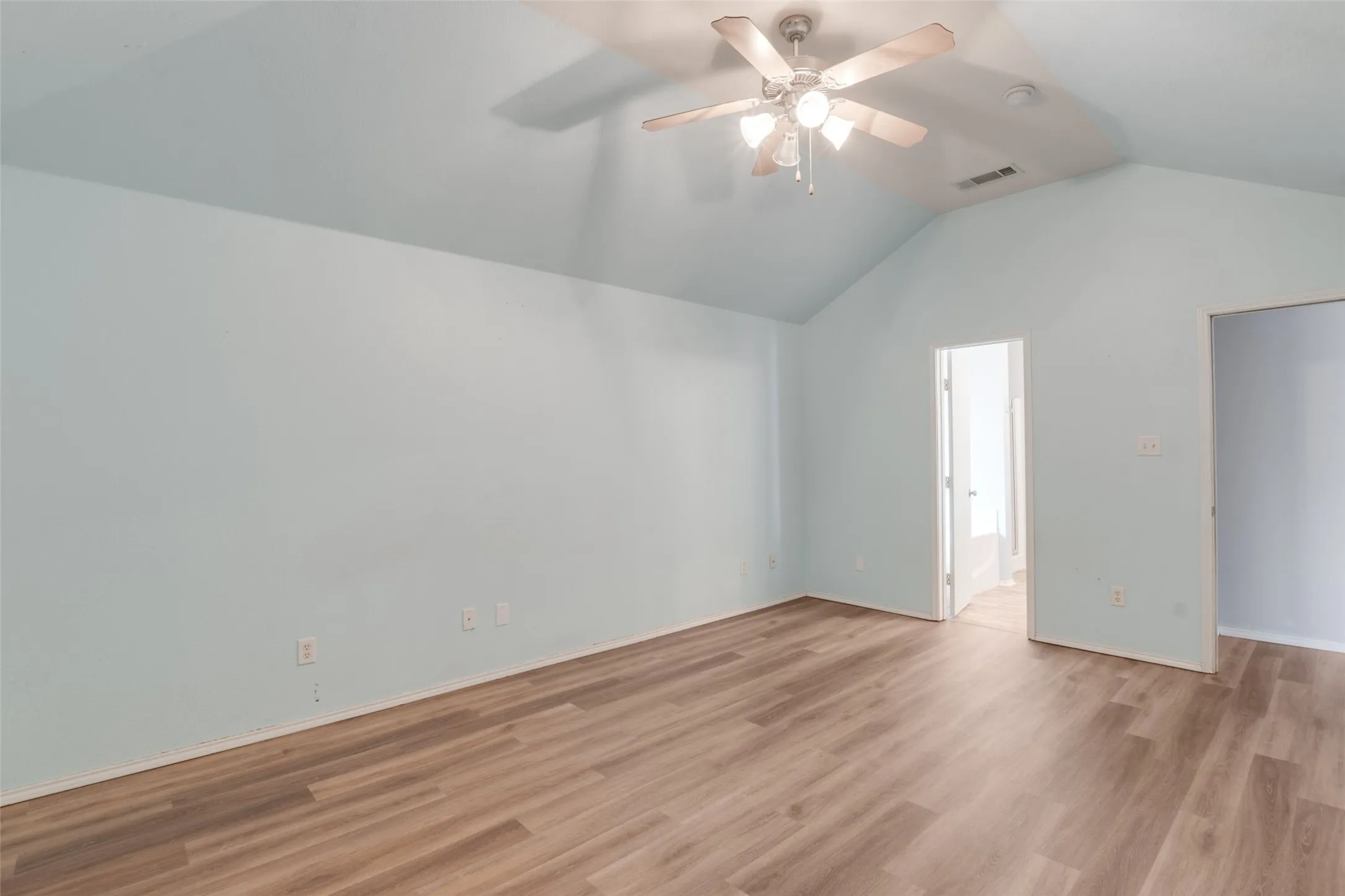 Single Family Residence For Sale in Parker County , 112 Bridlewood Street, Azle, Texas 76020, 3 Bedroom, 2 Bathroom, 2 Garage spaces, 1,731 Sqft, built in 2005, mls#21302909, Real Estate Agent in Azle, Homes For Sale in Parker county, Homes For Sale in Azle, Realtor in Azle Texas, Real Estate Brokerage Independent Realty Texas, Luminita Cordes Realtor