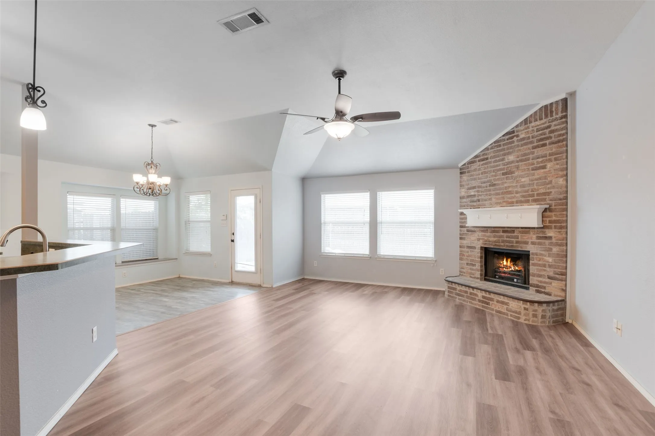 Single Family Residence For Sale in Parker County , 112 Bridlewood Street, Azle, Texas 76020, 3 Bedroom, 2 Bathroom, 2 Garage spaces, 1,731 Sqft, built in 2005, mls#21302909, Real Estate Agent in Azle, Homes For Sale in Parker county, Homes For Sale in Azle, Realtor in Azle Texas, Real Estate Brokerage Independent Realty Texas, Luminita Cordes Realtor