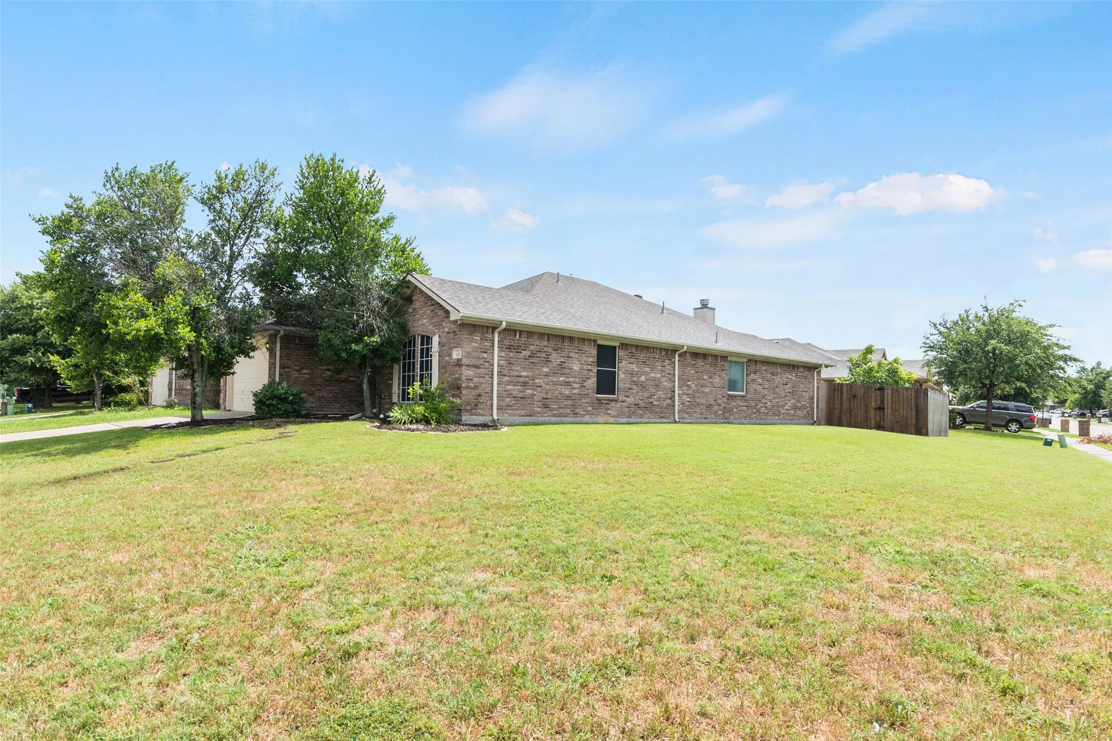 Single Family Residence For Sale in Parker County , 112 Bridlewood Street, Azle, Texas 76020, 3 Bedroom, 2 Bathroom, 2 Garage spaces, 1,731 Sqft, built in 2005, mls#21302909, Real Estate Agent in Azle, Homes For Sale in Parker county, Homes For Sale in Azle, Realtor in Azle Texas, Real Estate Brokerage Independent Realty Texas, Luminita Cordes Realtor