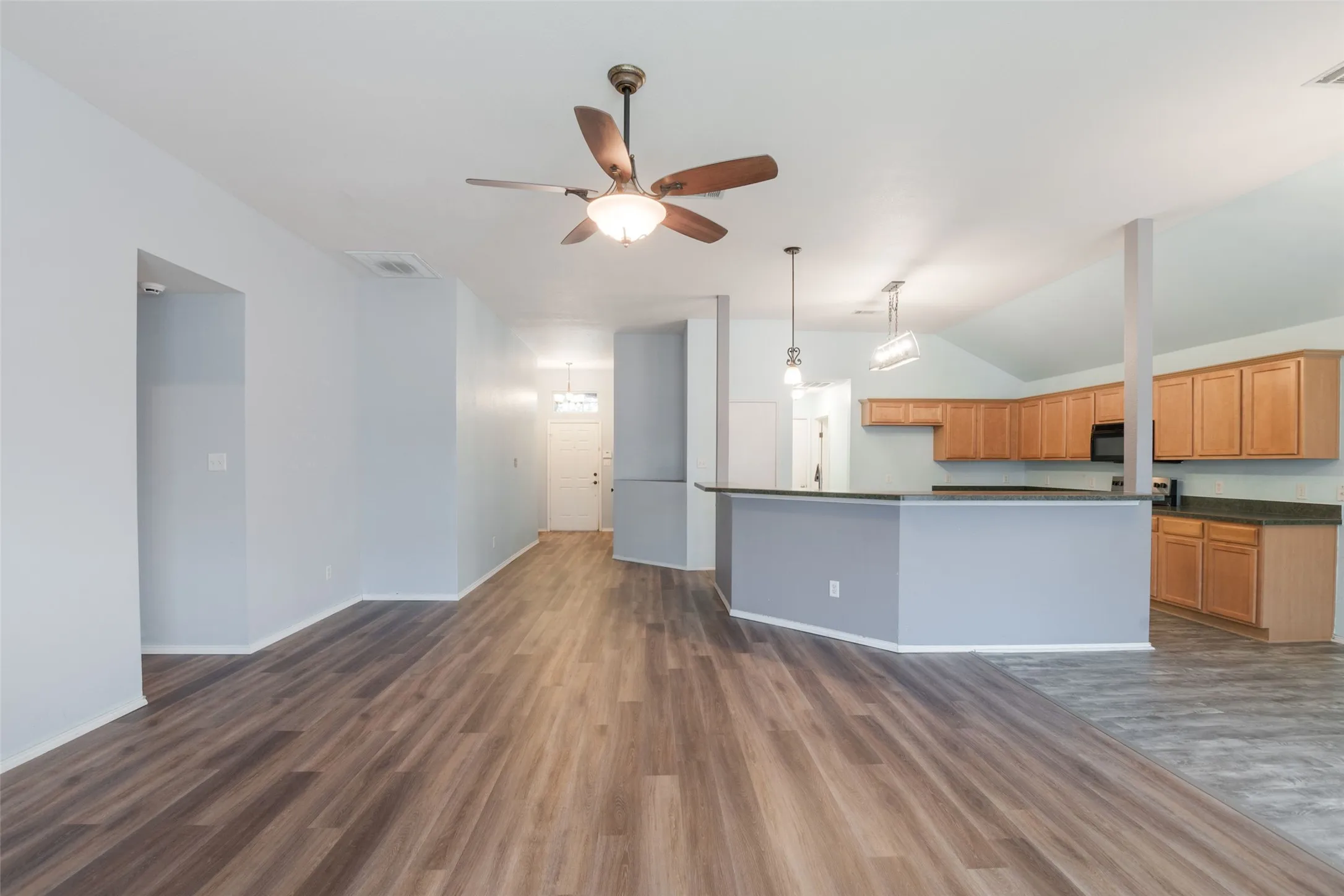 Single Family Residence For Sale in Parker County , 112 Bridlewood Street, Azle, Texas 76020, 3 Bedroom, 2 Bathroom, 2 Garage spaces, 1,731 Sqft, built in 2005, mls#21302909, Real Estate Agent in Azle, Homes For Sale in Parker county, Homes For Sale in Azle, Realtor in Azle Texas, Real Estate Brokerage Independent Realty Texas, Luminita Cordes Realtor
