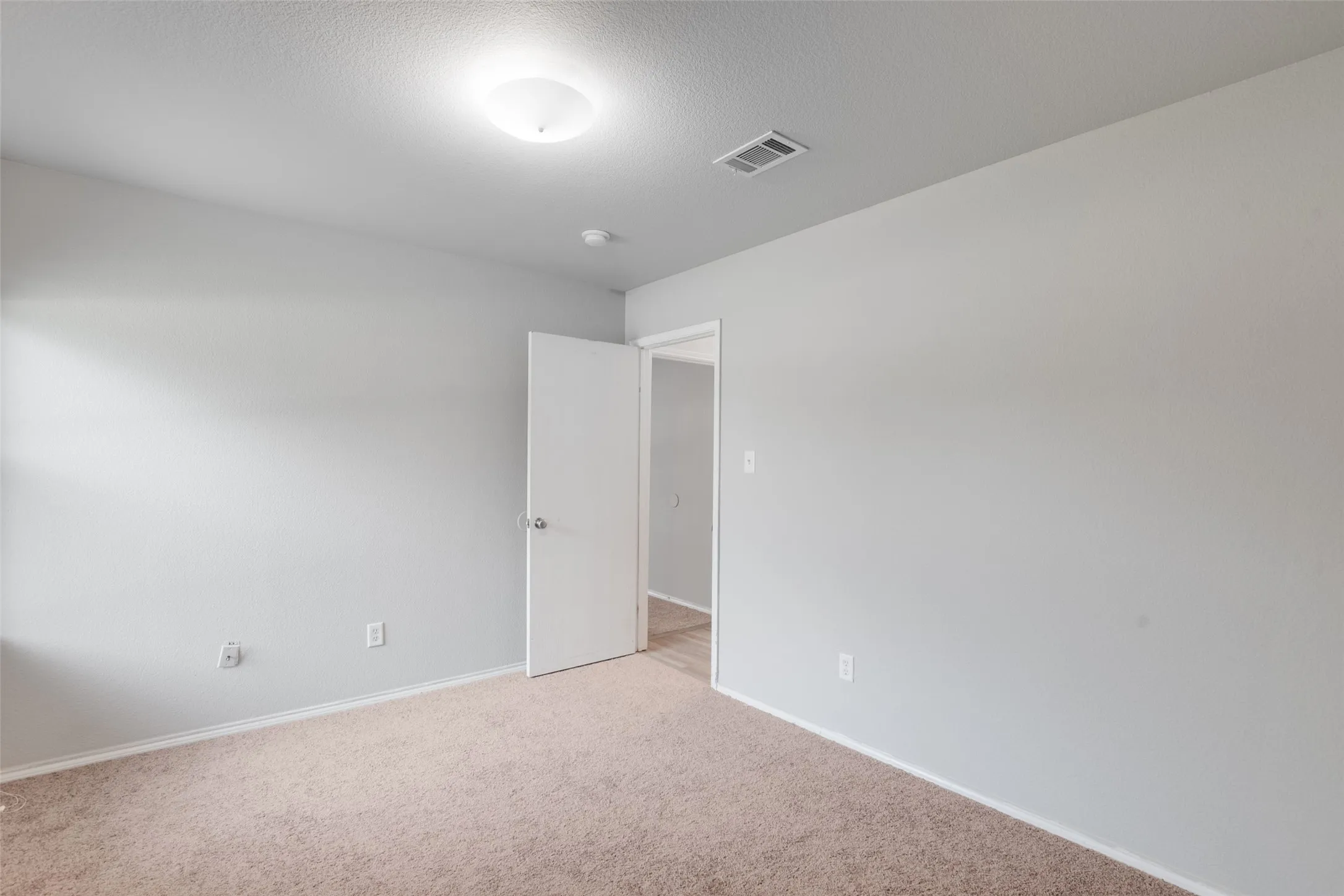 Single Family Residence For Sale in Parker County , 112 Bridlewood Street, Azle, Texas 76020, 3 Bedroom, 2 Bathroom, 2 Garage spaces, 1,731 Sqft, built in 2005, mls#21302909, Real Estate Agent in Azle, Homes For Sale in Parker county, Homes For Sale in Azle, Realtor in Azle Texas, Real Estate Brokerage Independent Realty Texas, Luminita Cordes Realtor