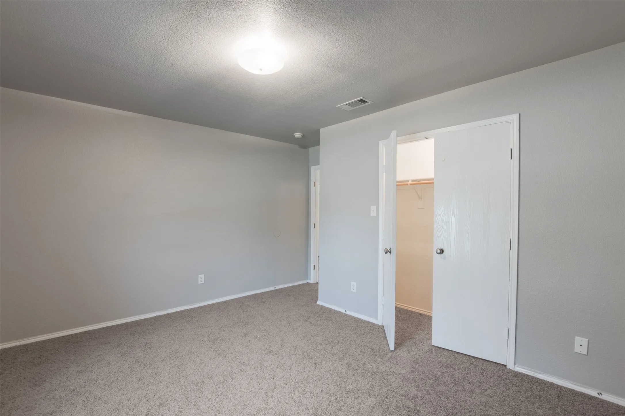 Single Family Residence For Sale in Parker County , 112 Bridlewood Street, Azle, Texas 76020, 3 Bedroom, 2 Bathroom, 2 Garage spaces, 1,731 Sqft, built in 2005, mls#21302909, Real Estate Agent in Azle, Homes For Sale in Parker county, Homes For Sale in Azle, Realtor in Azle Texas, Real Estate Brokerage Independent Realty Texas, Luminita Cordes Realtor