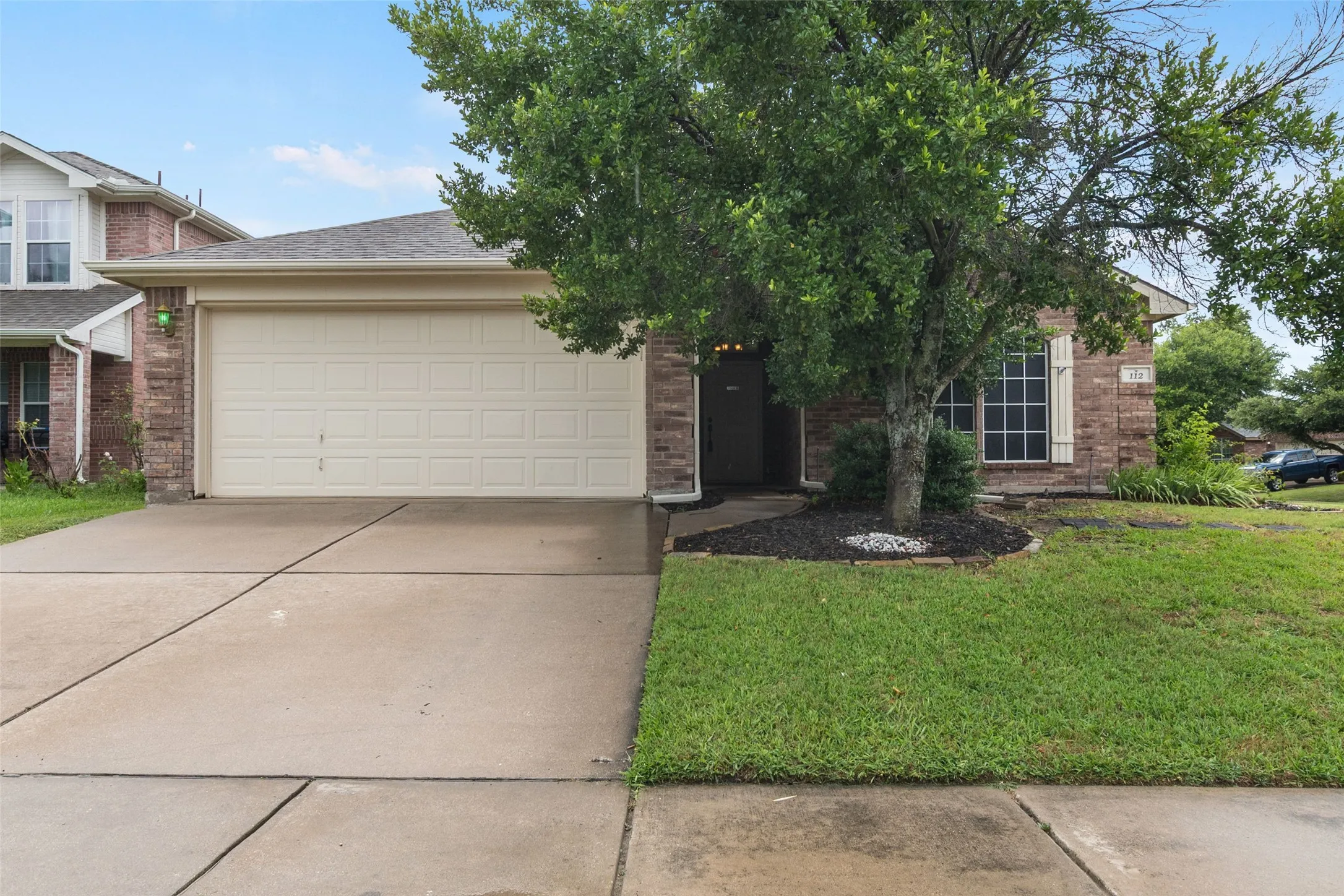 Single Family Residence For Sale in Parker County , 112 Bridlewood Street, Azle, Texas 76020, 3 Bedroom, 2 Bathroom, 2 Garage spaces, 1,731 Sqft, built in 2005, mls#21302909, Real Estate Agent in Azle, Homes For Sale in Parker county, Homes For Sale in Azle, Realtor in Azle Texas, Real Estate Brokerage Independent Realty Texas, Luminita Cordes Realtor