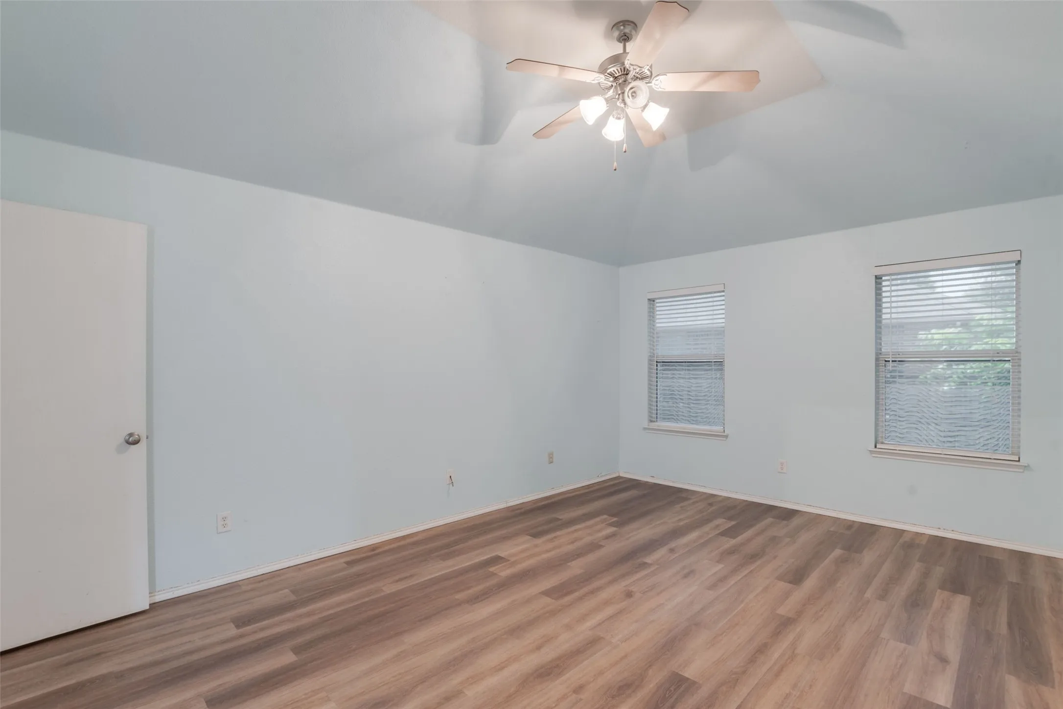 Single Family Residence For Sale in Parker County , 112 Bridlewood Street, Azle, Texas 76020, 3 Bedroom, 2 Bathroom, 2 Garage spaces, 1,731 Sqft, built in 2005, mls#21302909, Real Estate Agent in Azle, Homes For Sale in Parker county, Homes For Sale in Azle, Realtor in Azle Texas, Real Estate Brokerage Independent Realty Texas, Luminita Cordes Realtor