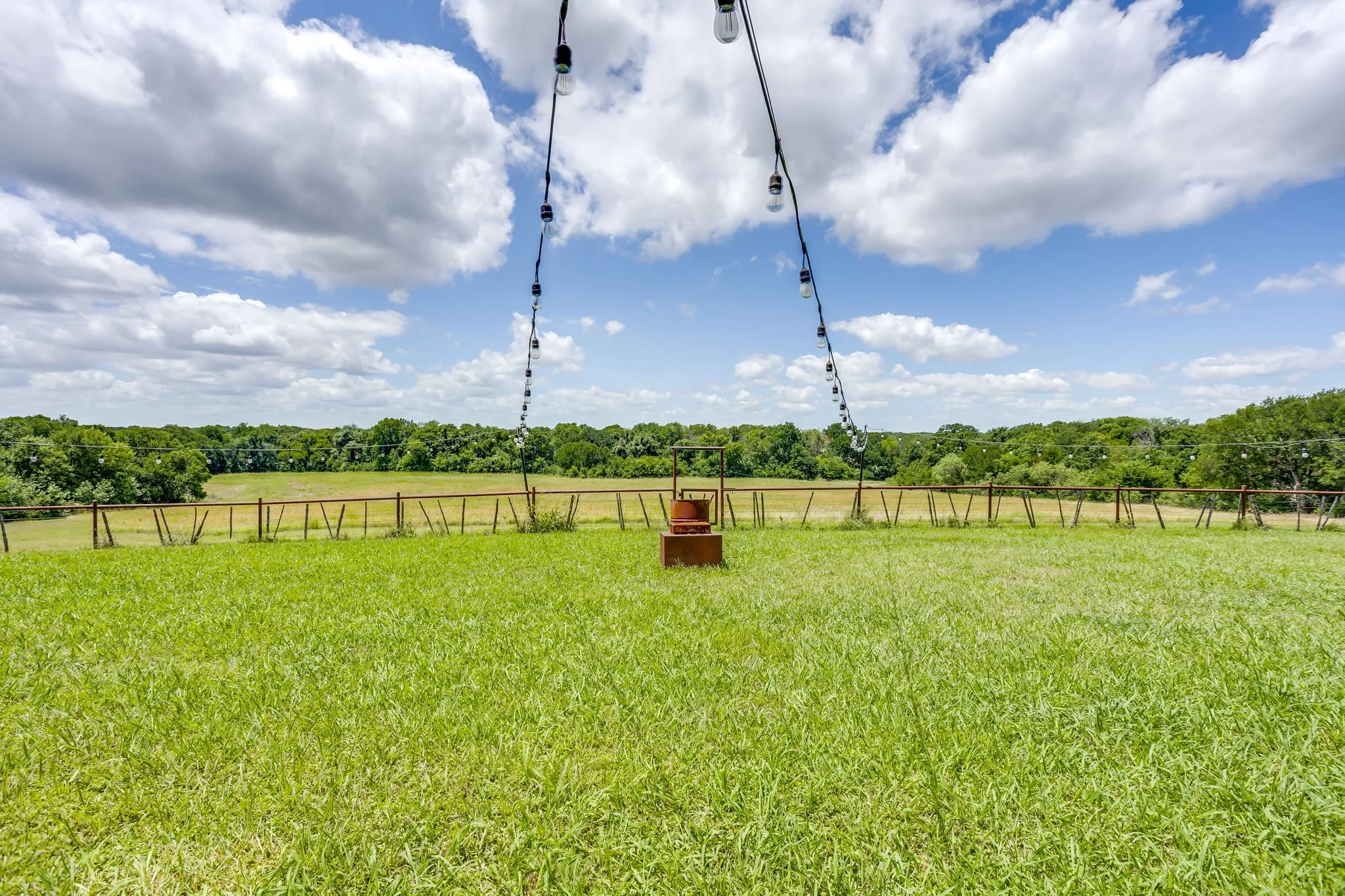 Farm For Sale in Johnson County , 11533 Fm 2258, Grandview, Texas 76050, 4 Bedroom, 3 Bathroom, 2 Garage spaces, 2,372 Sqft, built in 1989, mls#21281637, Real Estate Agent in Grandview, Homes For Sale in Johnson county, Homes For Sale in Grandview, Realtor in Grandview Texas, Real Estate Brokerage Independent Realty Texas, Luminita Cordes Realtor