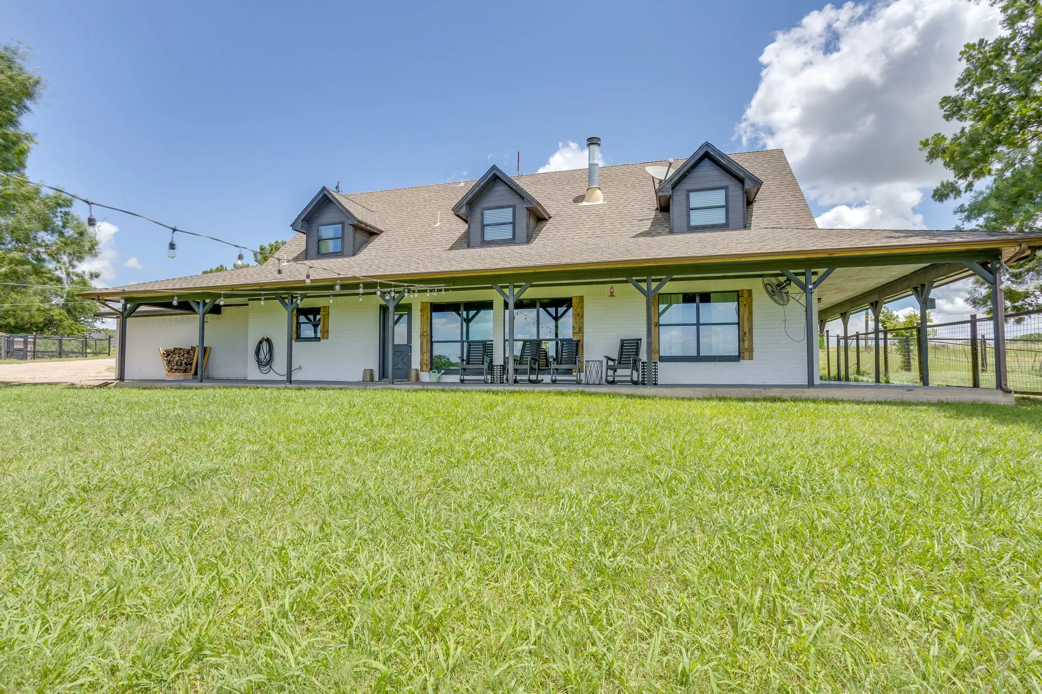 Farm For Sale in Johnson County , 11533 Fm 2258, Grandview, Texas 76050, 4 Bedroom, 3 Bathroom, 2 Garage spaces, 2,372 Sqft, built in 1989, mls#21281637, Real Estate Agent in Grandview, Homes For Sale in Johnson county, Homes For Sale in Grandview, Realtor in Grandview Texas, Real Estate Brokerage Independent Realty Texas, Luminita Cordes Realtor