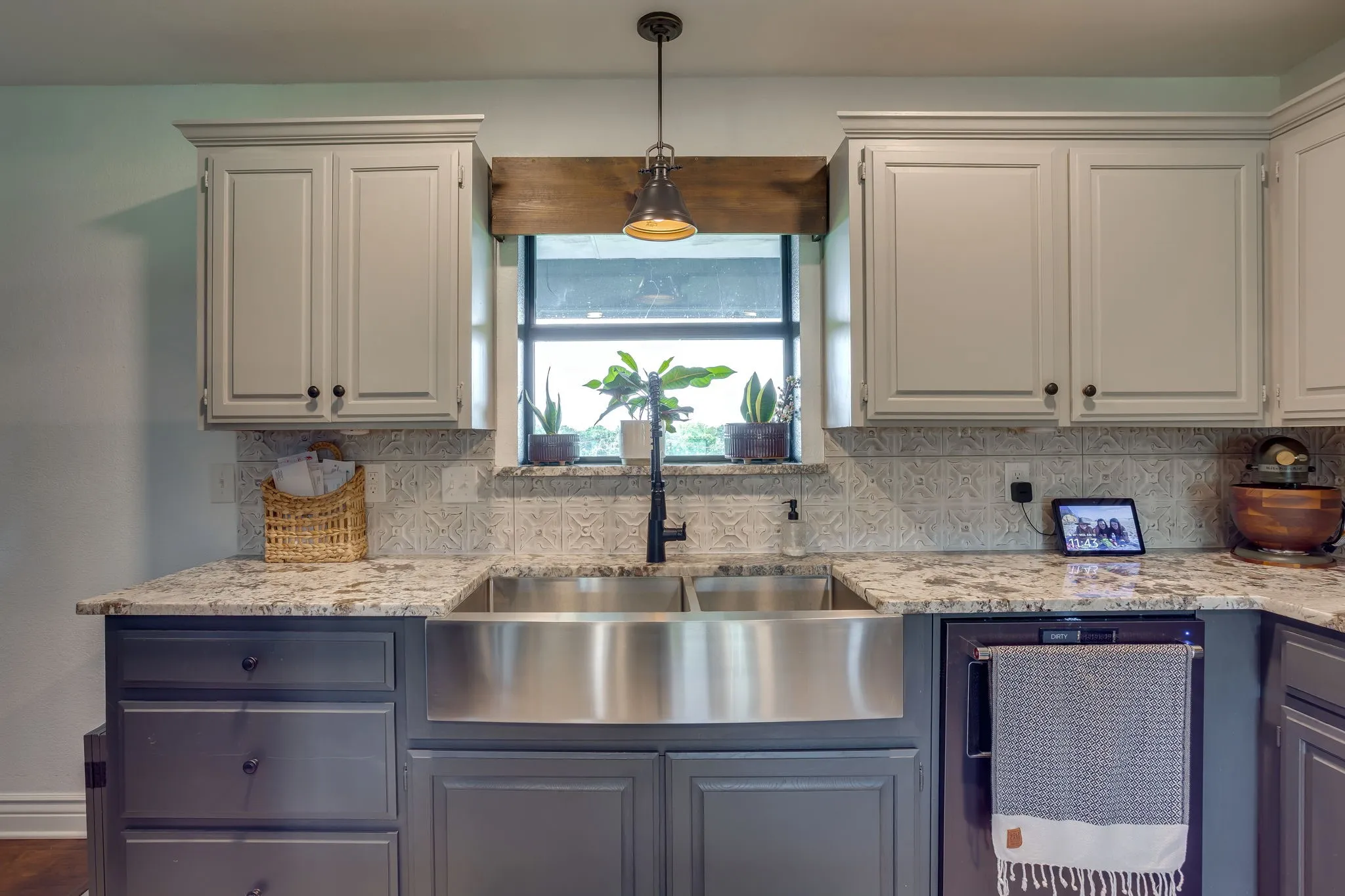 Farm For Sale in Johnson County , 11533 Fm 2258, Grandview, Texas 76050, 4 Bedroom, 3 Bathroom, 2 Garage spaces, 2,372 Sqft, built in 1989, mls#21281637, Real Estate Agent in Grandview, Homes For Sale in Johnson county, Homes For Sale in Grandview, Realtor in Grandview Texas, Real Estate Brokerage Independent Realty Texas, Luminita Cordes Realtor