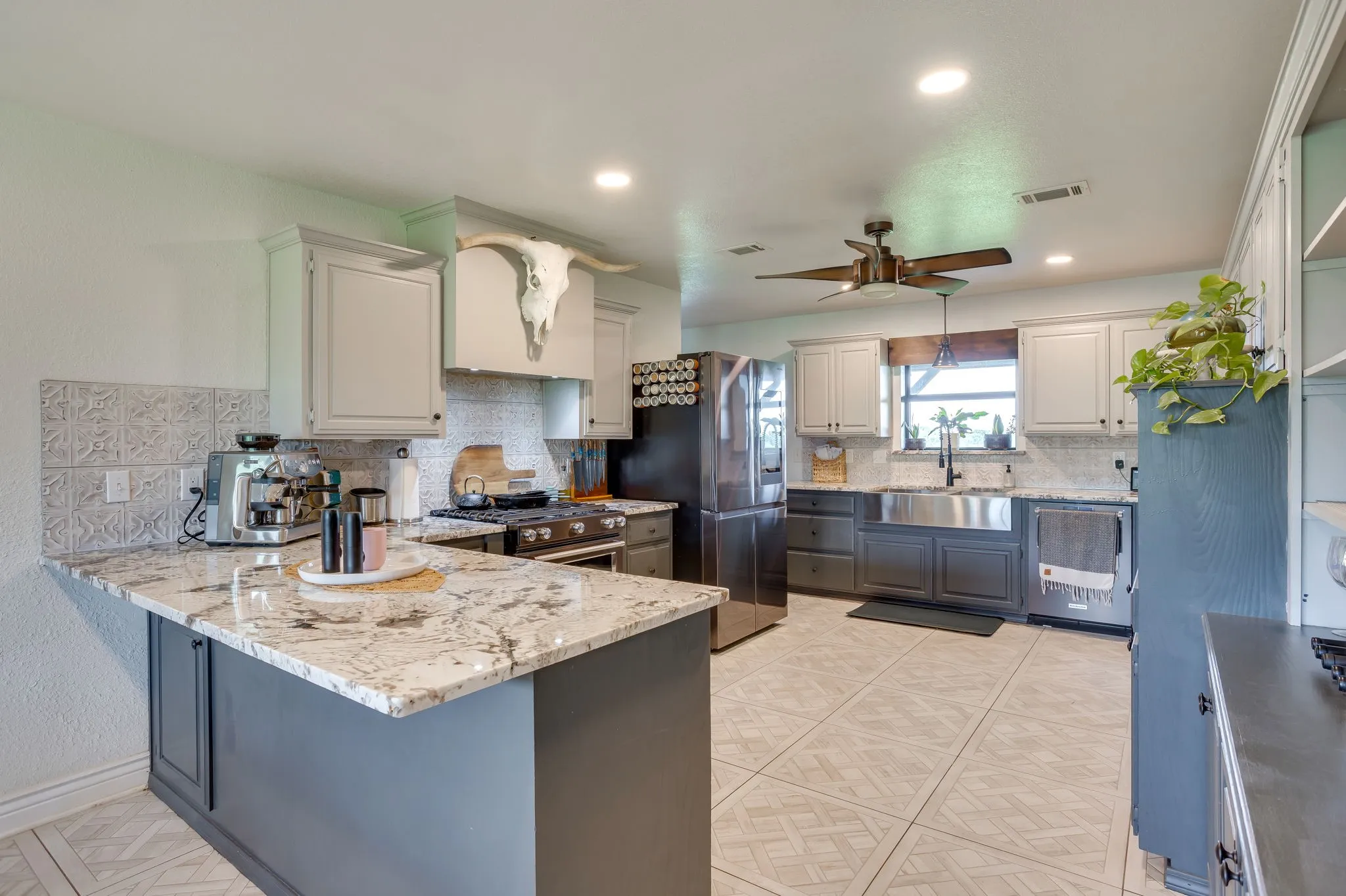 Farm For Sale in Johnson County , 11533 Fm 2258, Grandview, Texas 76050, 4 Bedroom, 3 Bathroom, 2 Garage spaces, 2,372 Sqft, built in 1989, mls#21281637, Real Estate Agent in Grandview, Homes For Sale in Johnson county, Homes For Sale in Grandview, Realtor in Grandview Texas, Real Estate Brokerage Independent Realty Texas, Luminita Cordes Realtor